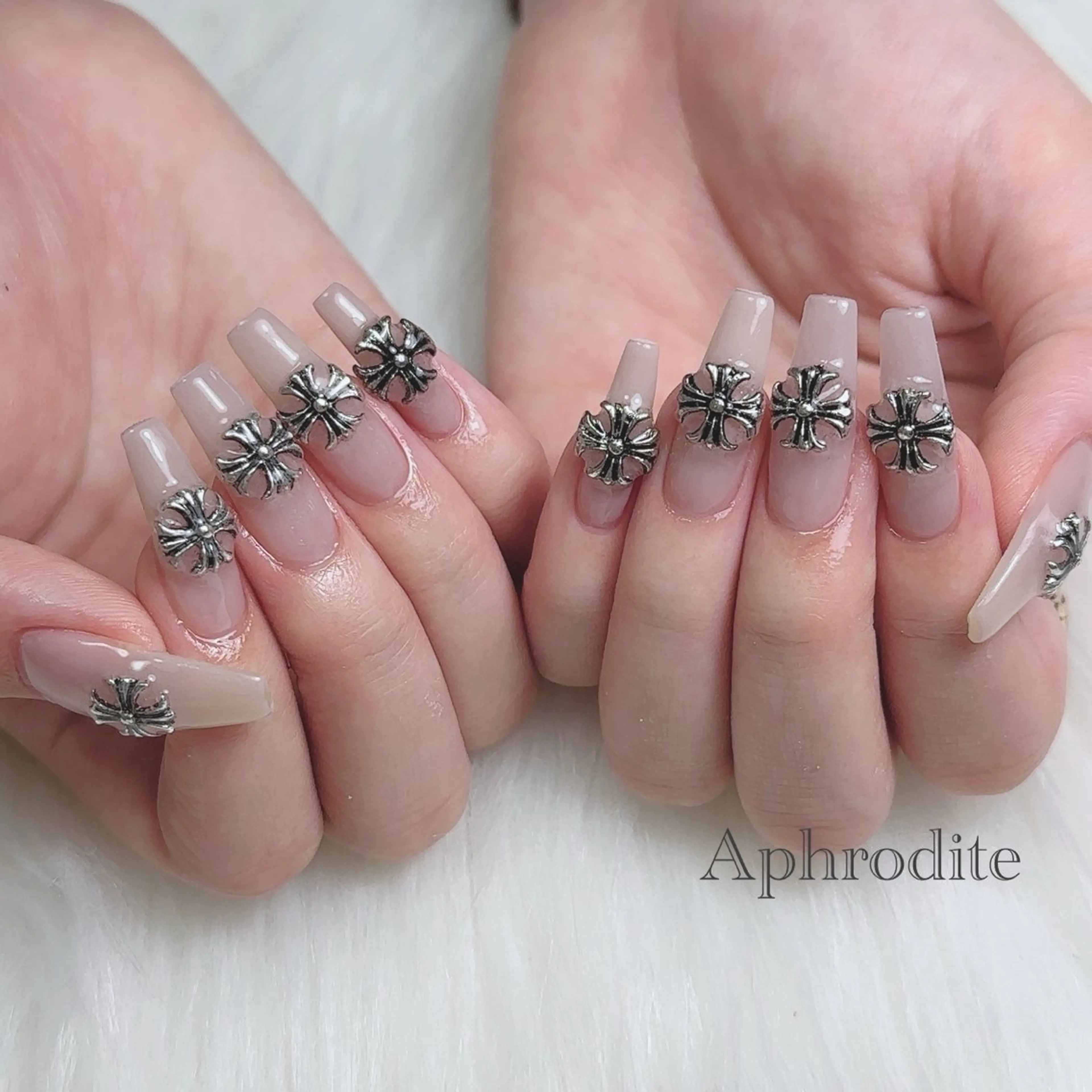 ネイル Aphrodite パラジェル認定サロンのネイルデザイン