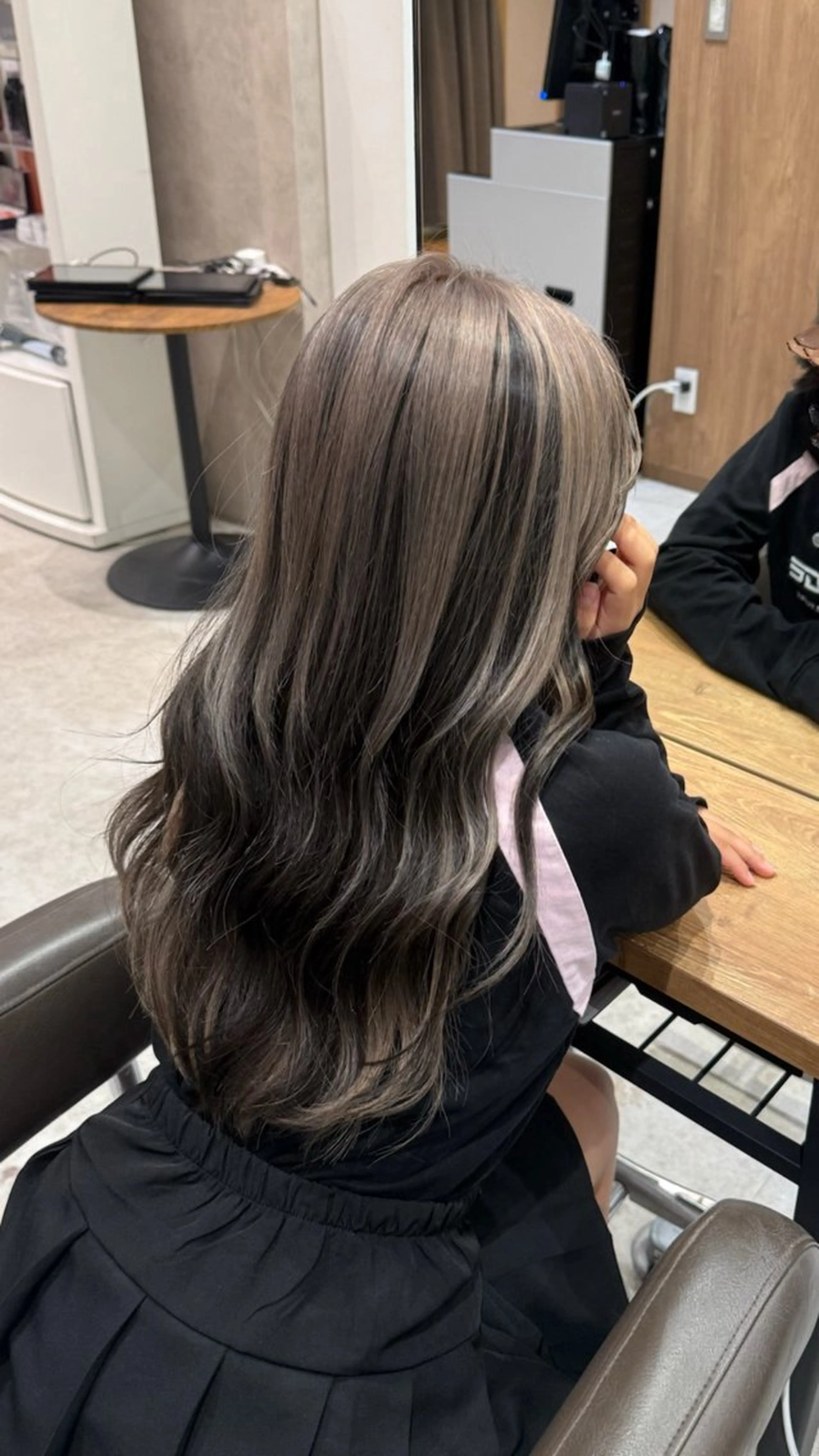 セミロング カラー デザインカラー リー天王寺所属・Lee天王寺 Rinのヘアスタイル