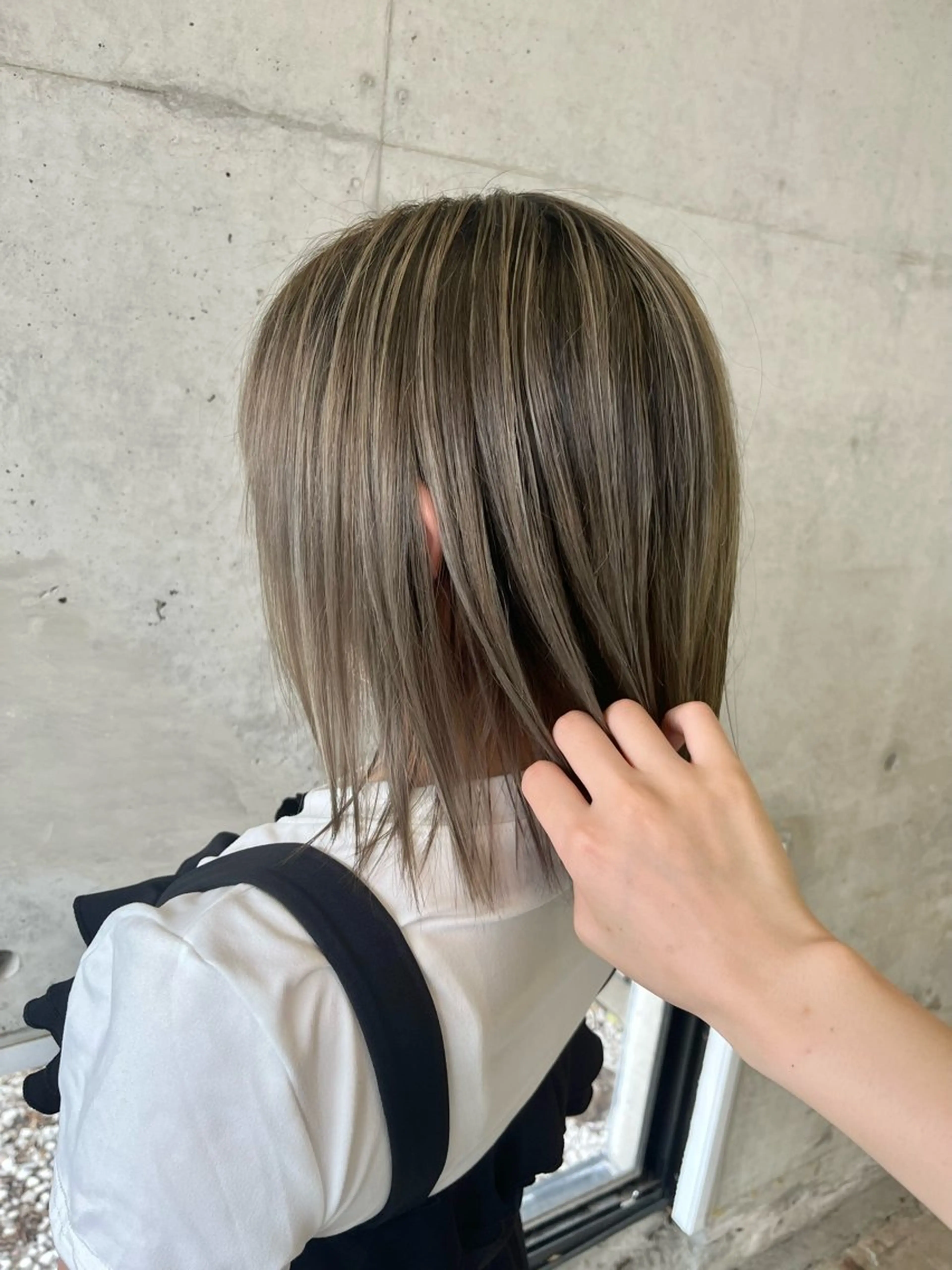 ミディアム カラー バレイヤージュ ブリーチ レイヤーカット LOMARLIE / CHIKA🫧のヘアスタイル