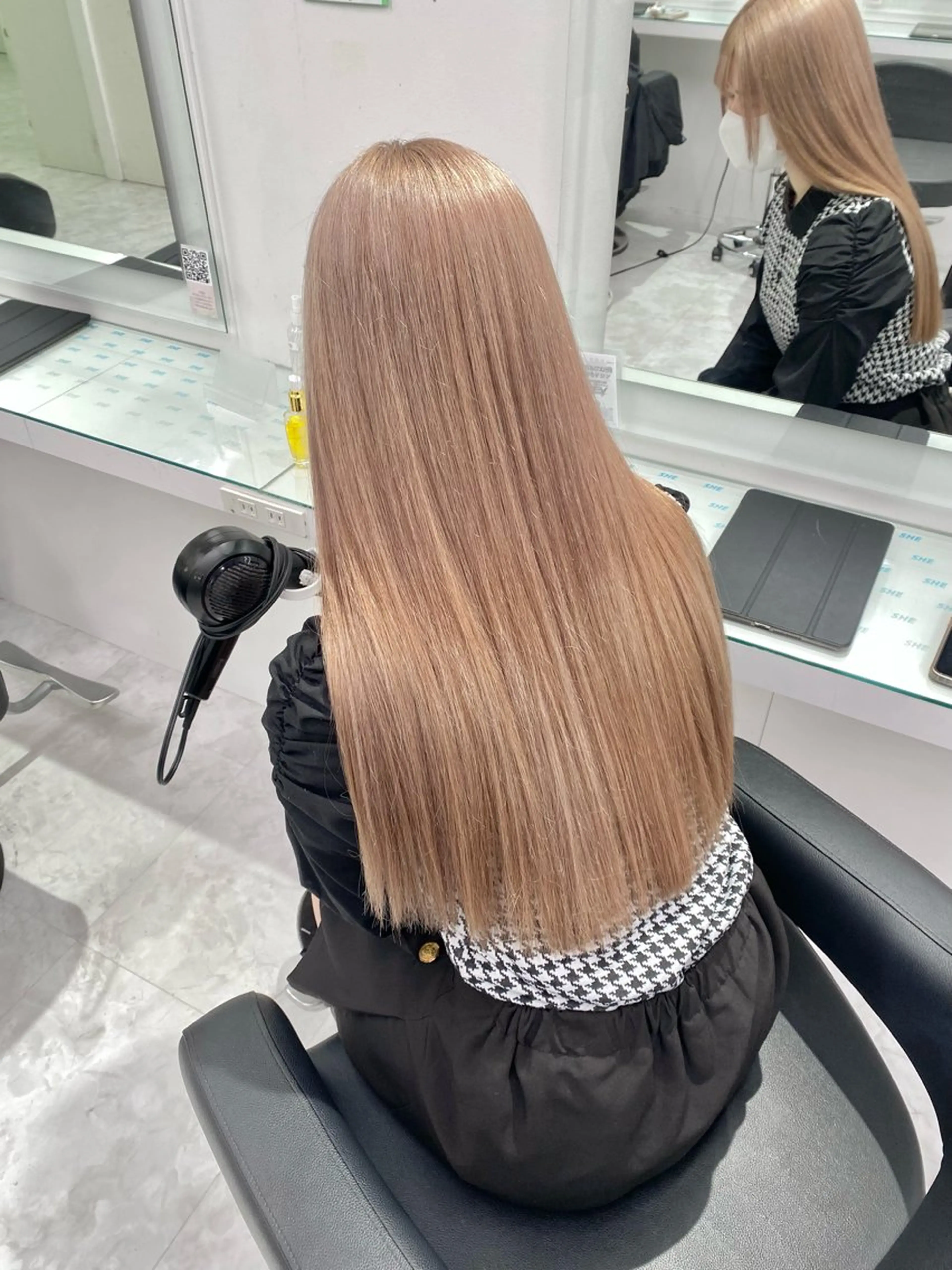 ロング カラー 🩷暖色カラー🩷 BONのヘアスタイル