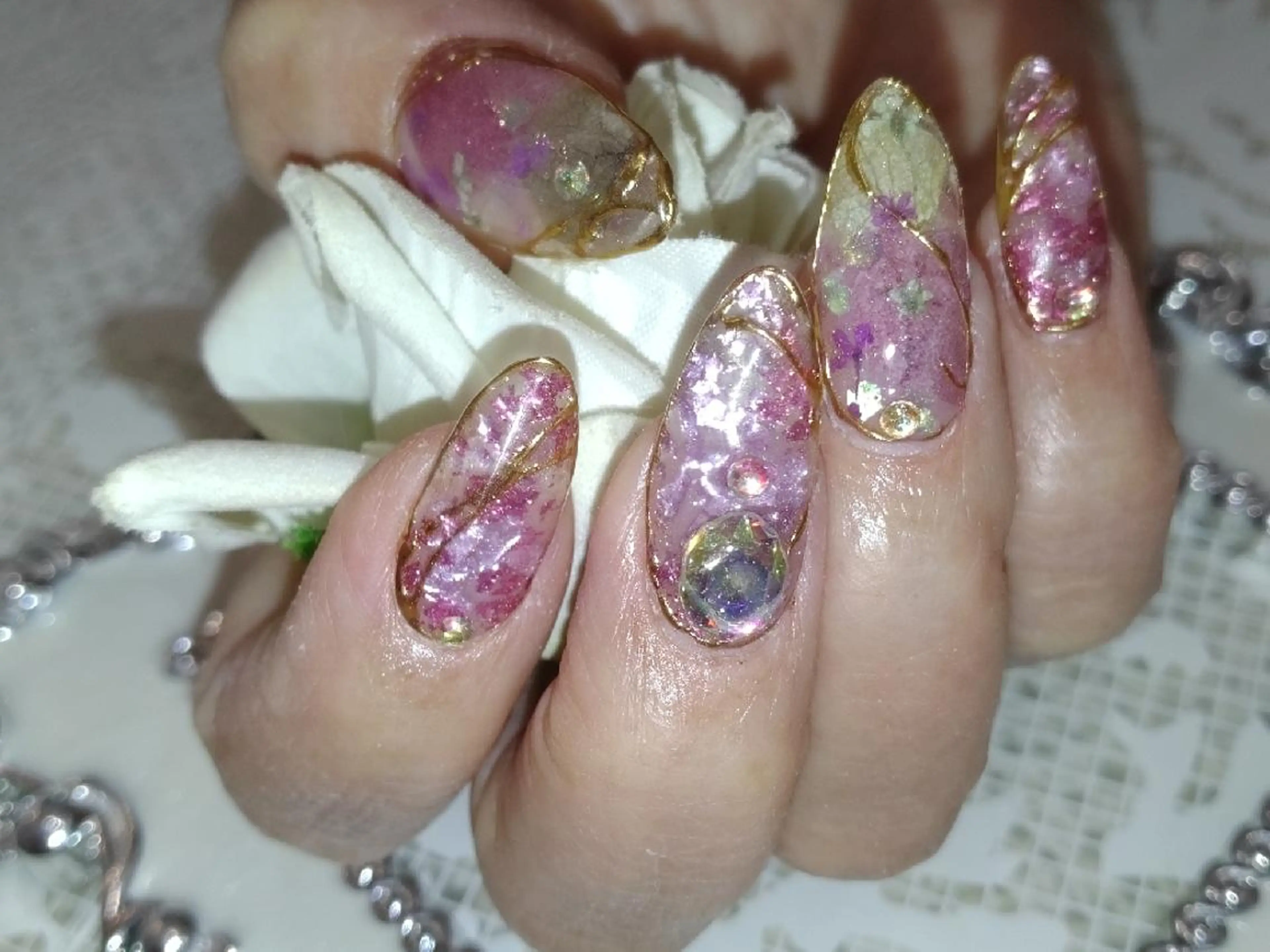 ネイル ホログラムネイル エステとネイル ローズコンフォートのネイルデザイン