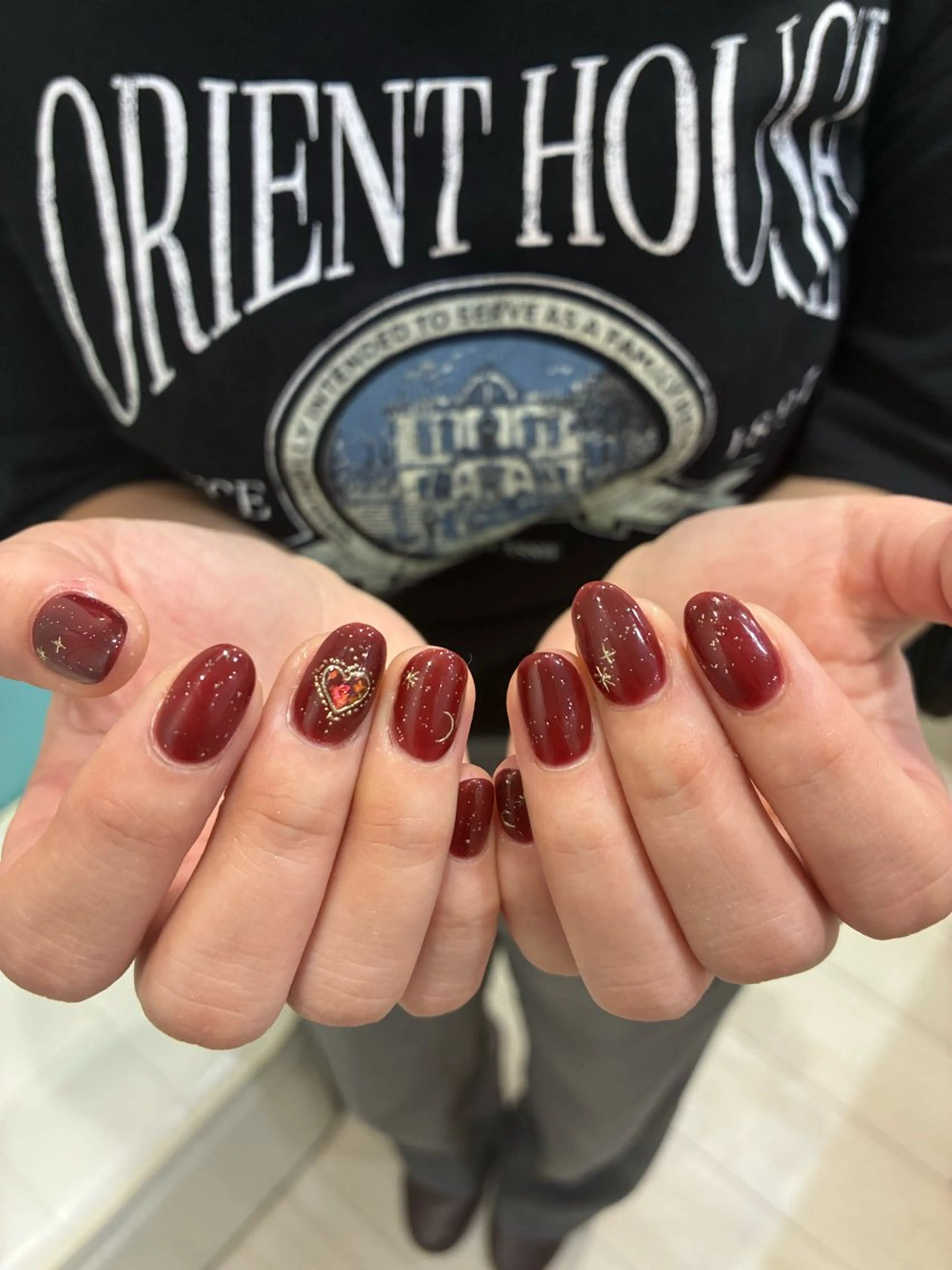 ネイル アートネイル ボルドー ミラーネイル ワンカラーネイル ハンドネイル 13日3980円‼️ マグもデザインも◎のネイルデザイン