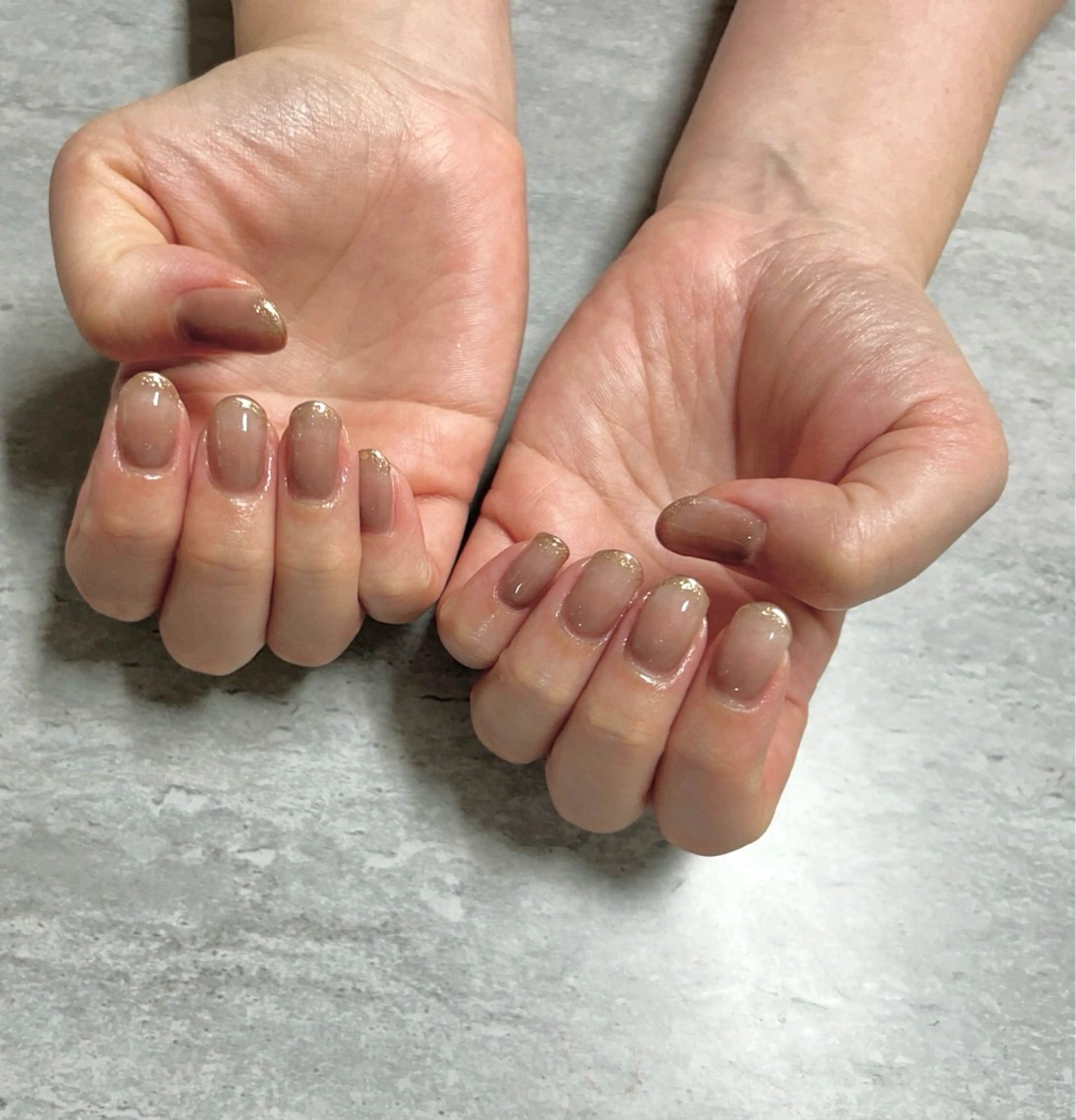 ネイル ブラウン グラデーション ホワイト MYu Beauty Salon YURIのネイルデザイン