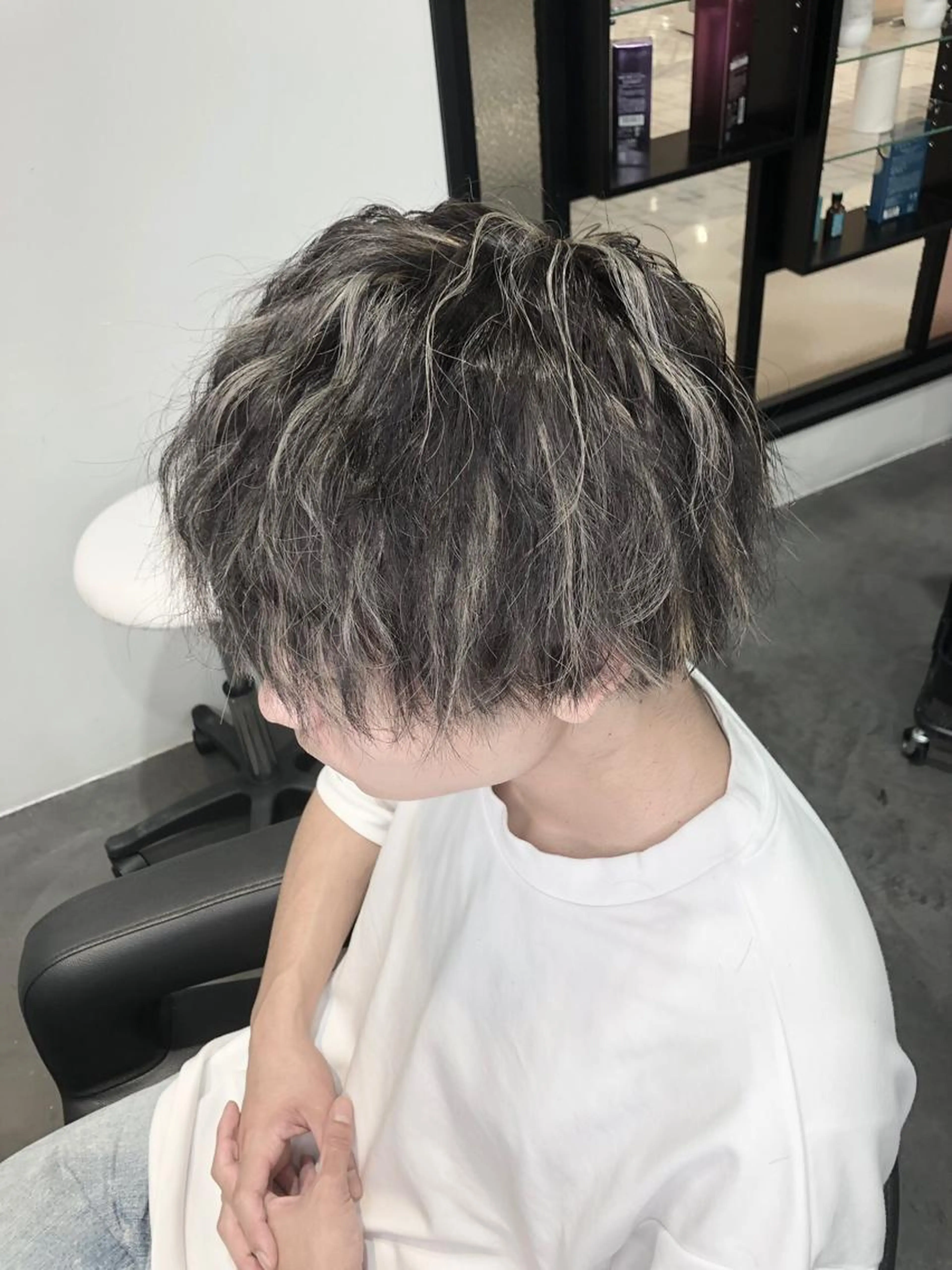 【メンズ☆】メンズ　カット＋ツイスト、スパイラル系パーマ＋ハイライト　　¥17900の写真