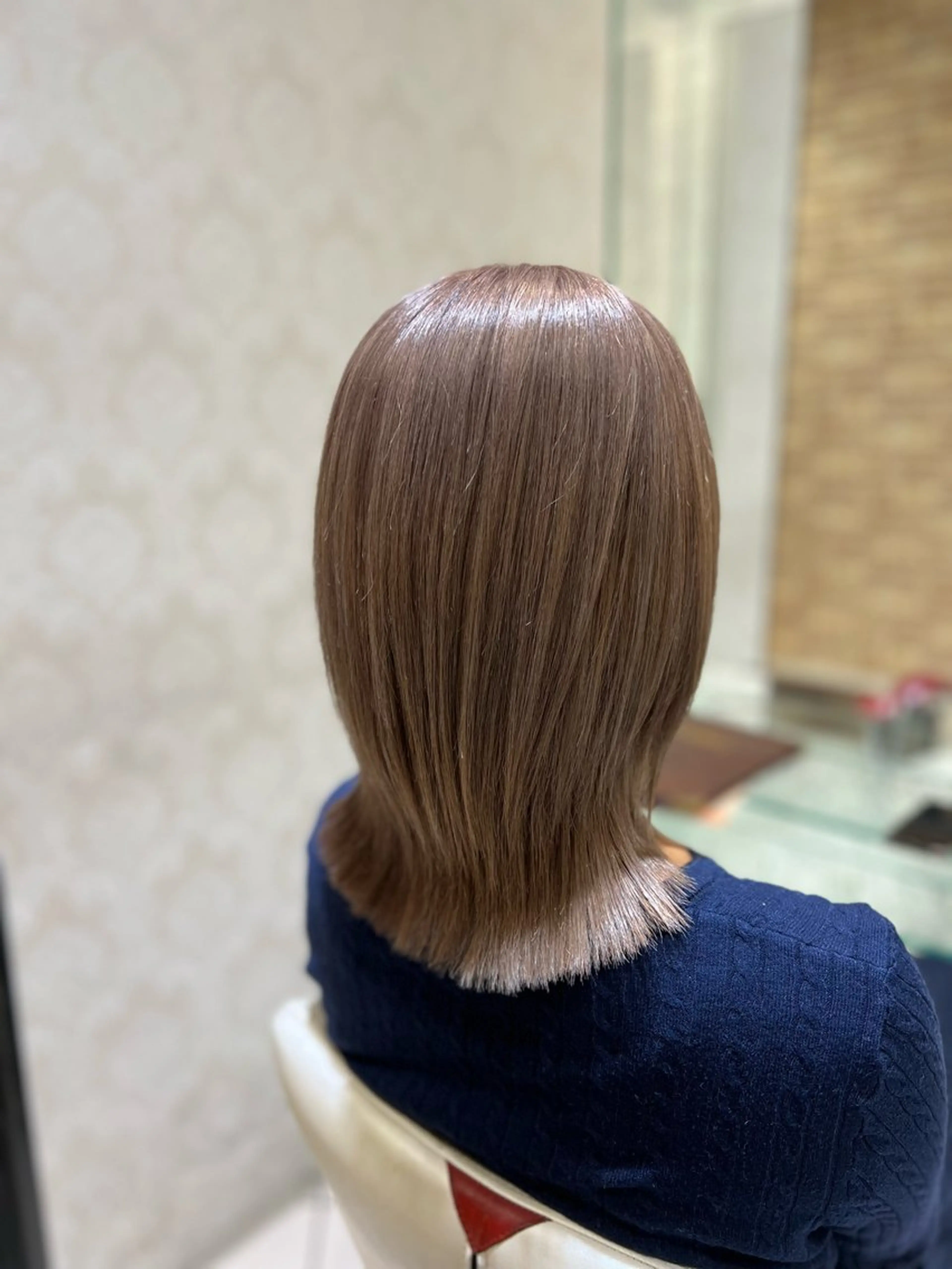 ミディアム カラー ベージュカラー ブリーチ グレージュ ハイトーンカラー ミルクティーベージュ ボブ/ハイトーン髪質 改善/越谷✨クラモチのヘアスタイル