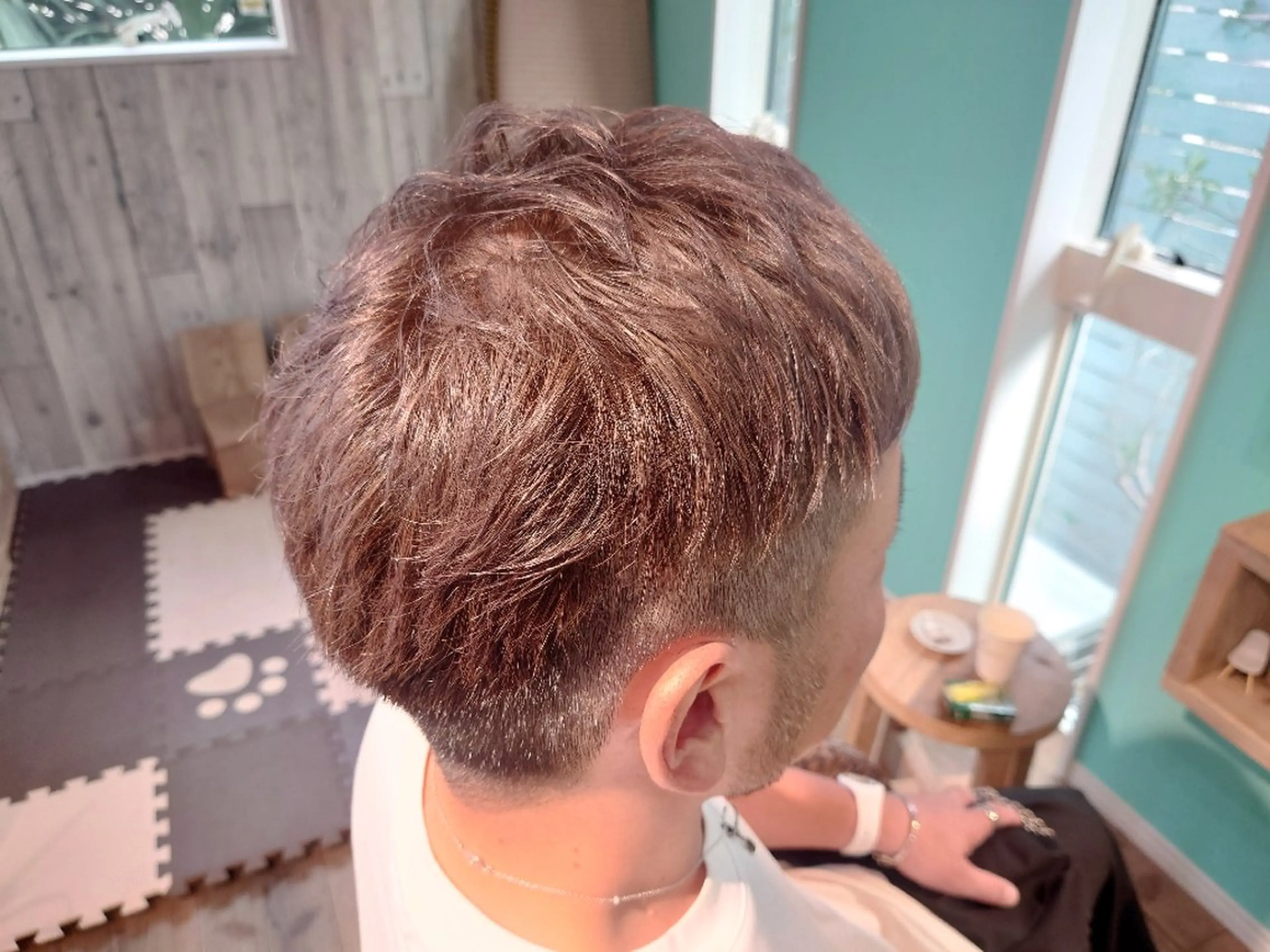 ショート メンズ カラー メンズブリーチ 刈り上げ ブリーチ ピンクカラー シルバー カット ヘアカラー DIFFUSIO　(ディフュージオ)所属・伊藤 新のヘアスタイル