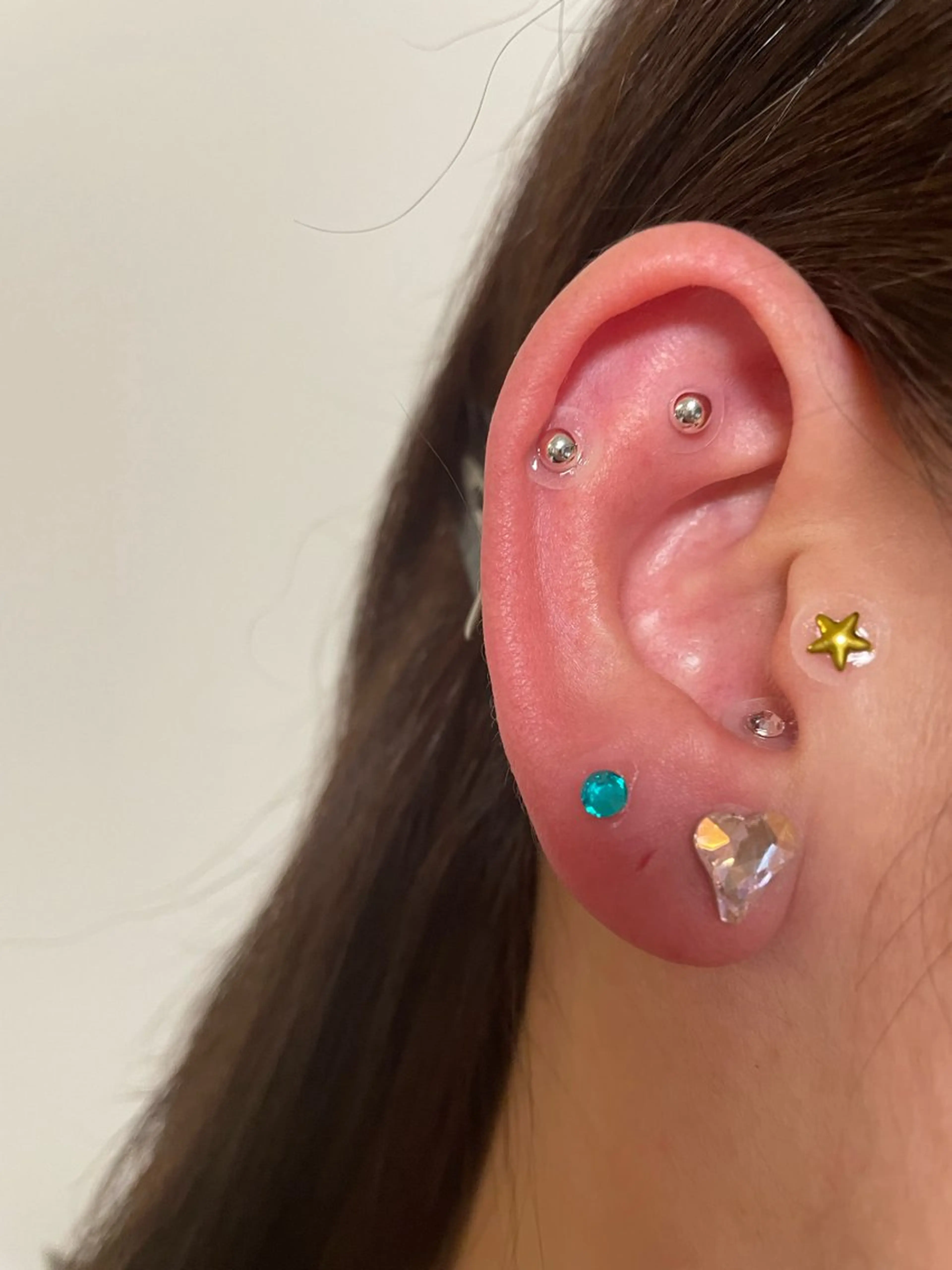 耳ツボジュエリー💎（両耳12粒まで）ご予約前に下記補足説明をご一読下さいの写真