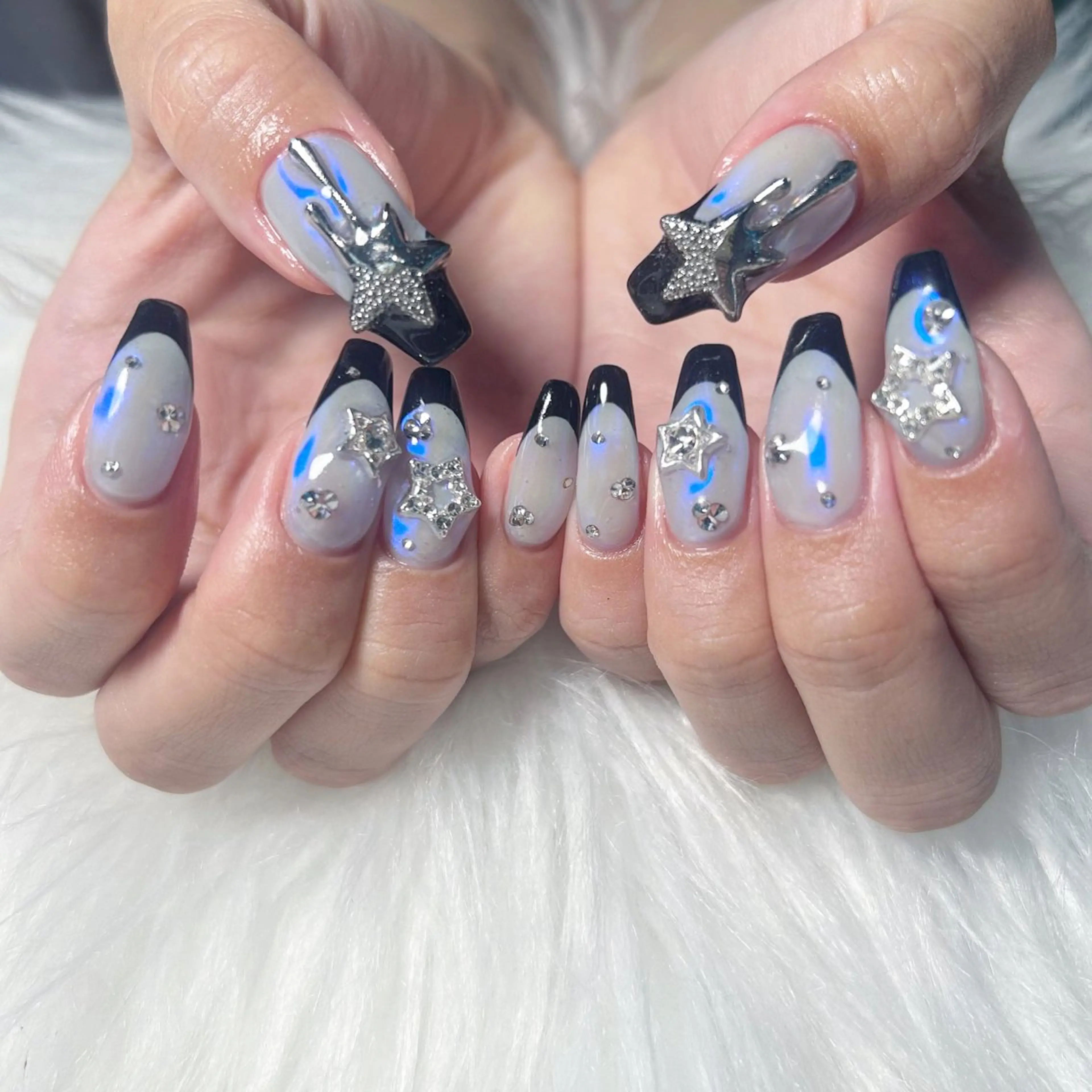 ネイル オーロラネイル フラッシュネイル フレンチネイル ジェルネイル キラキラネイル ハンドネイル haacnails（ハーシーネイル）所属・haac nailsのネイルデザイン
