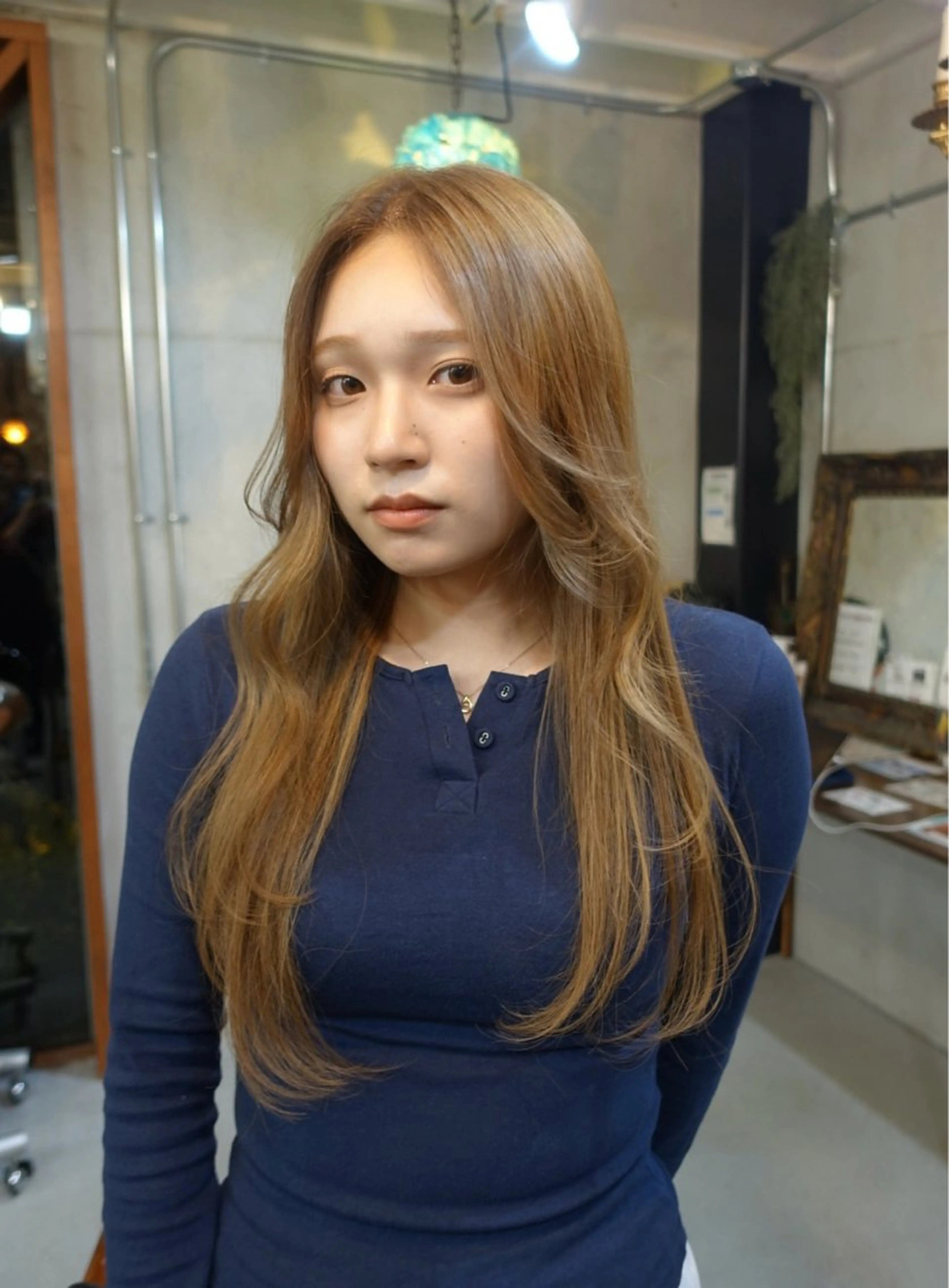 ロング カラー ベージュカラー ブリーチ 透明感カラー ミルクティーベージュ 梅澤 舞のヘアスタイル