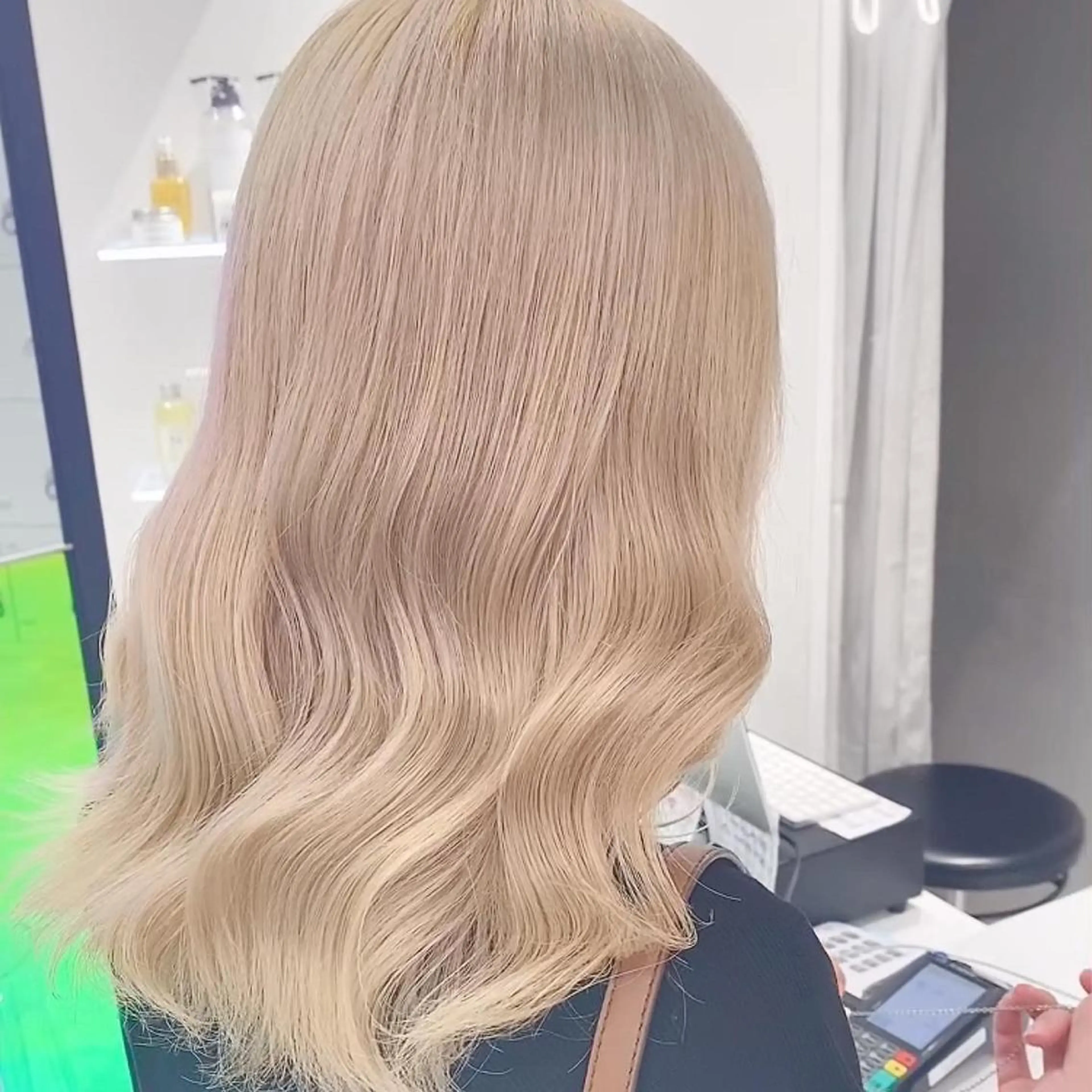 セミロング ARMONY 神宮前所属・コテ巻き風パーマ 🦋そま🦋のヘアスタイル