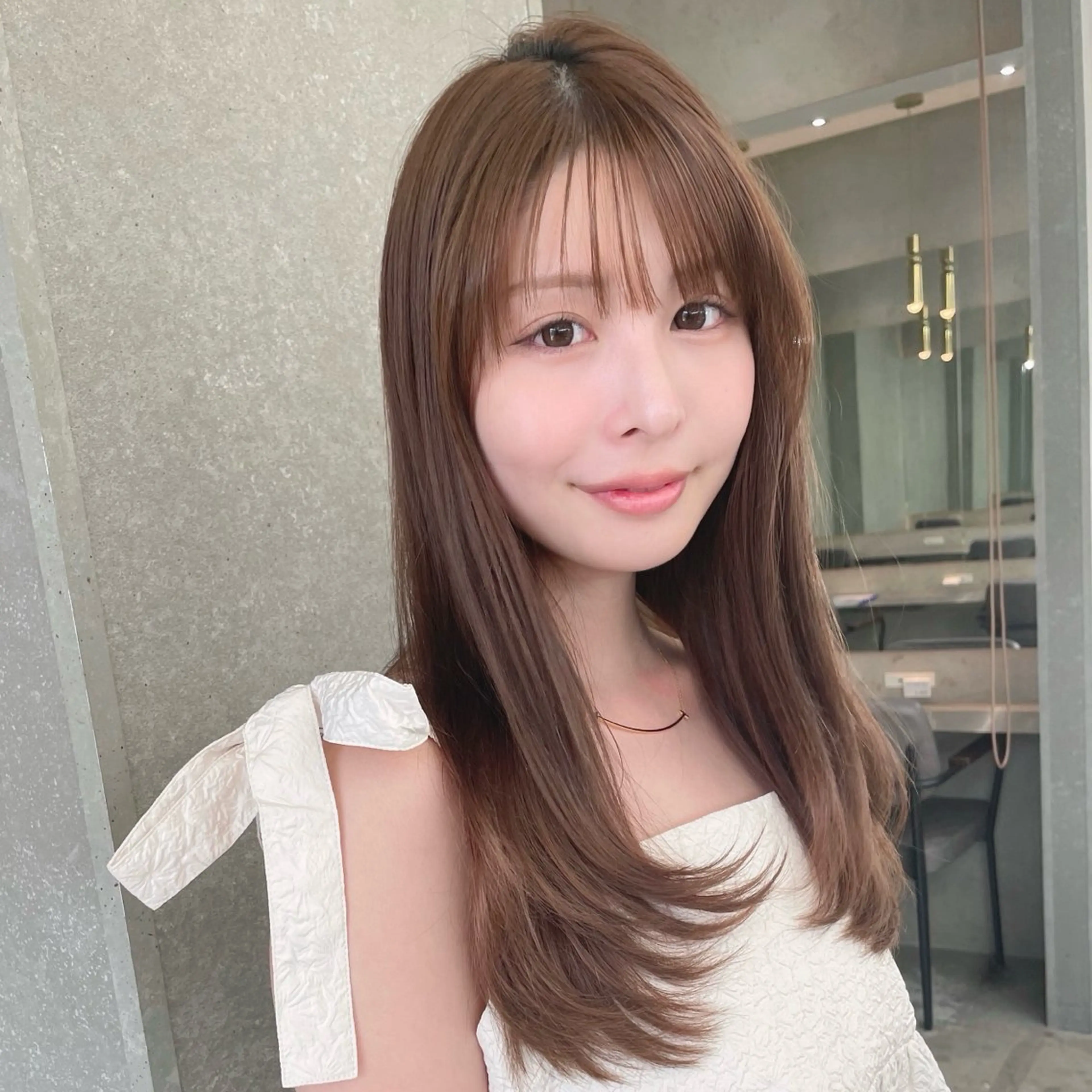 セミロング カット ヘアカラー トリートメント 山本翔一郎 韓国顔周りレイヤーのヘアスタイル