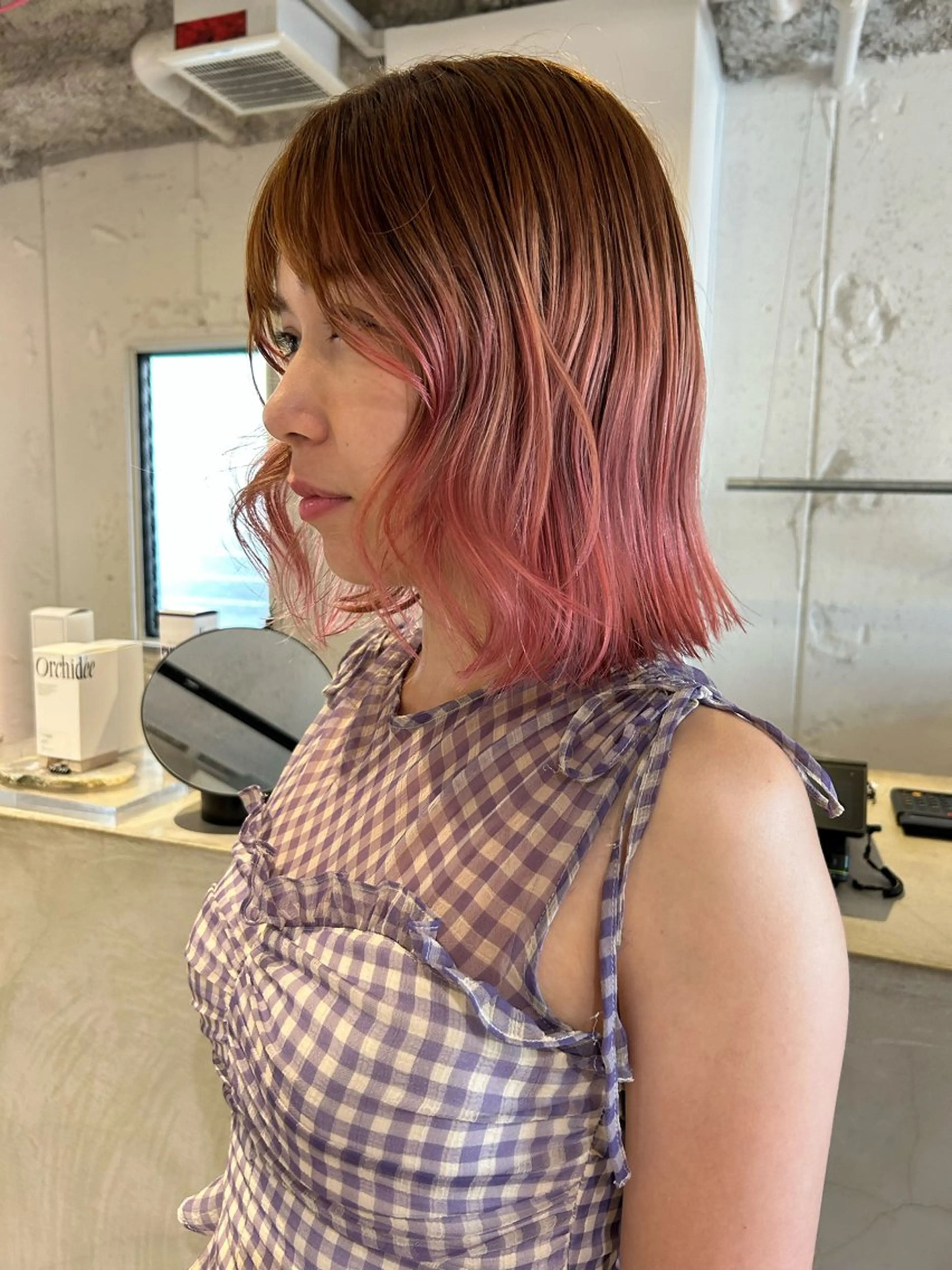 ミディアム カラー ブリーチ ブラウンカラー ピンクカラー カット ヘアカラー トリートメント Loom.所属・村上雅人 ナチュラルモードのヘアスタイル