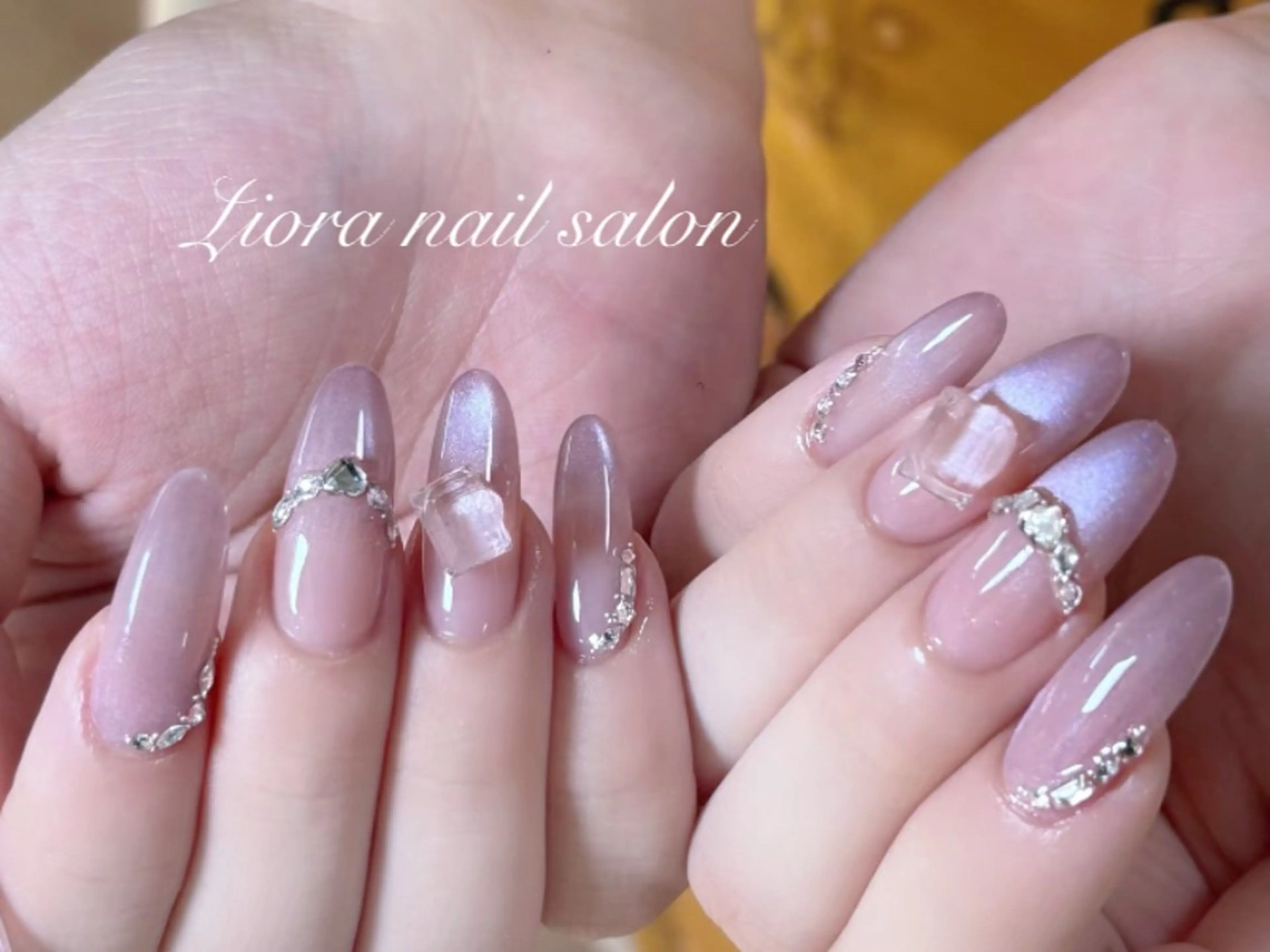 ネイル フレンチネイル ジェルネイル ガーリー グラデーション キラキラネイル ハンドネイル Liora nail 1のネイルデザイン