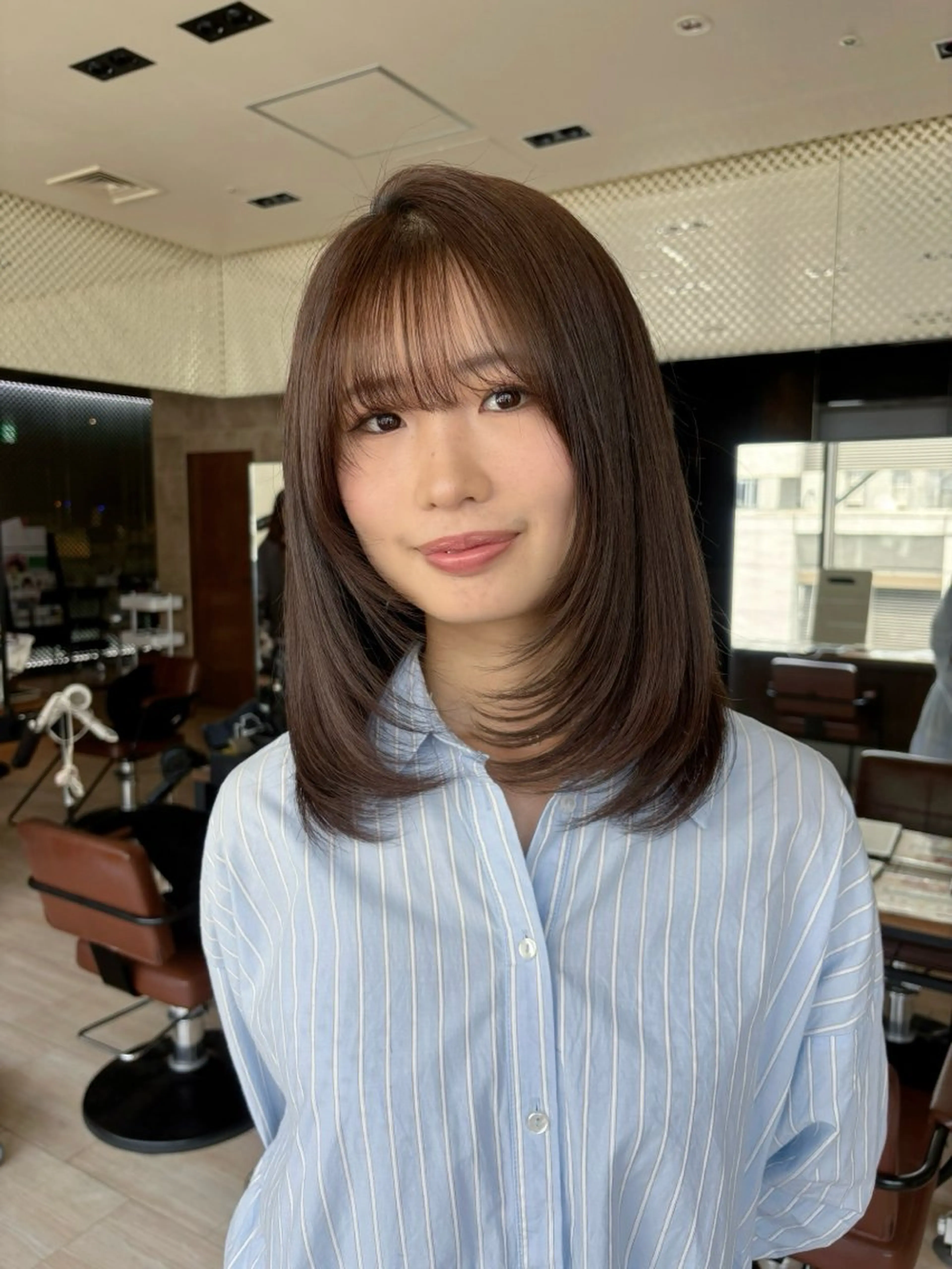 ミディアム カラー ミディアムレイヤー ハイレイヤー レイヤーカット ローレイヤー カット ヘアカラー トリートメント 穂積 未優のヘアスタイル