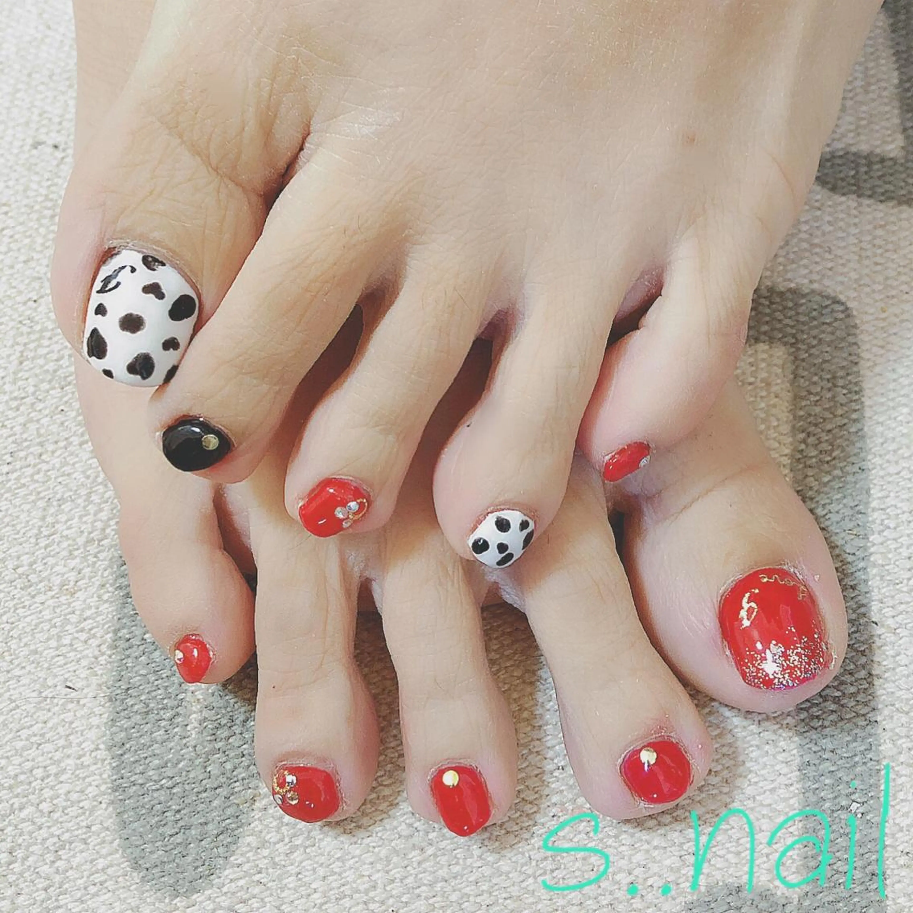 ネイル 赤色 ハンドネイル フットネイル s..nail / MORITAのネイルデザイン