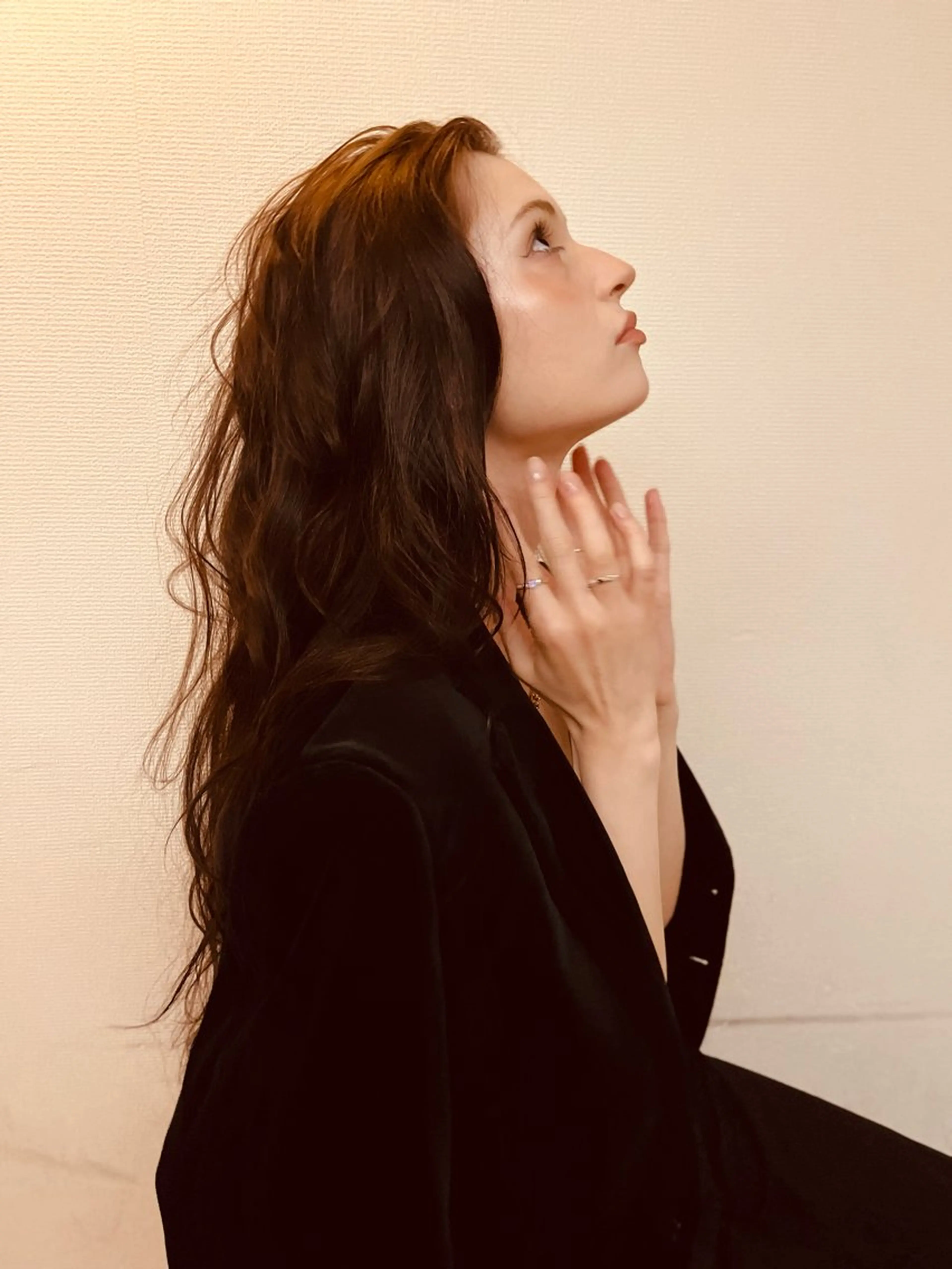 ロング カラー パーマ ヘアアレンジ 透明感カラー 顔周りカット 韓国風ヘア レイヤーカット 似合わせカット カット ヘアカラー トリートメント ヘッドスパ ヘアセット ®️レイヤー/透明感 カラー/星野六三四のヘアスタイル