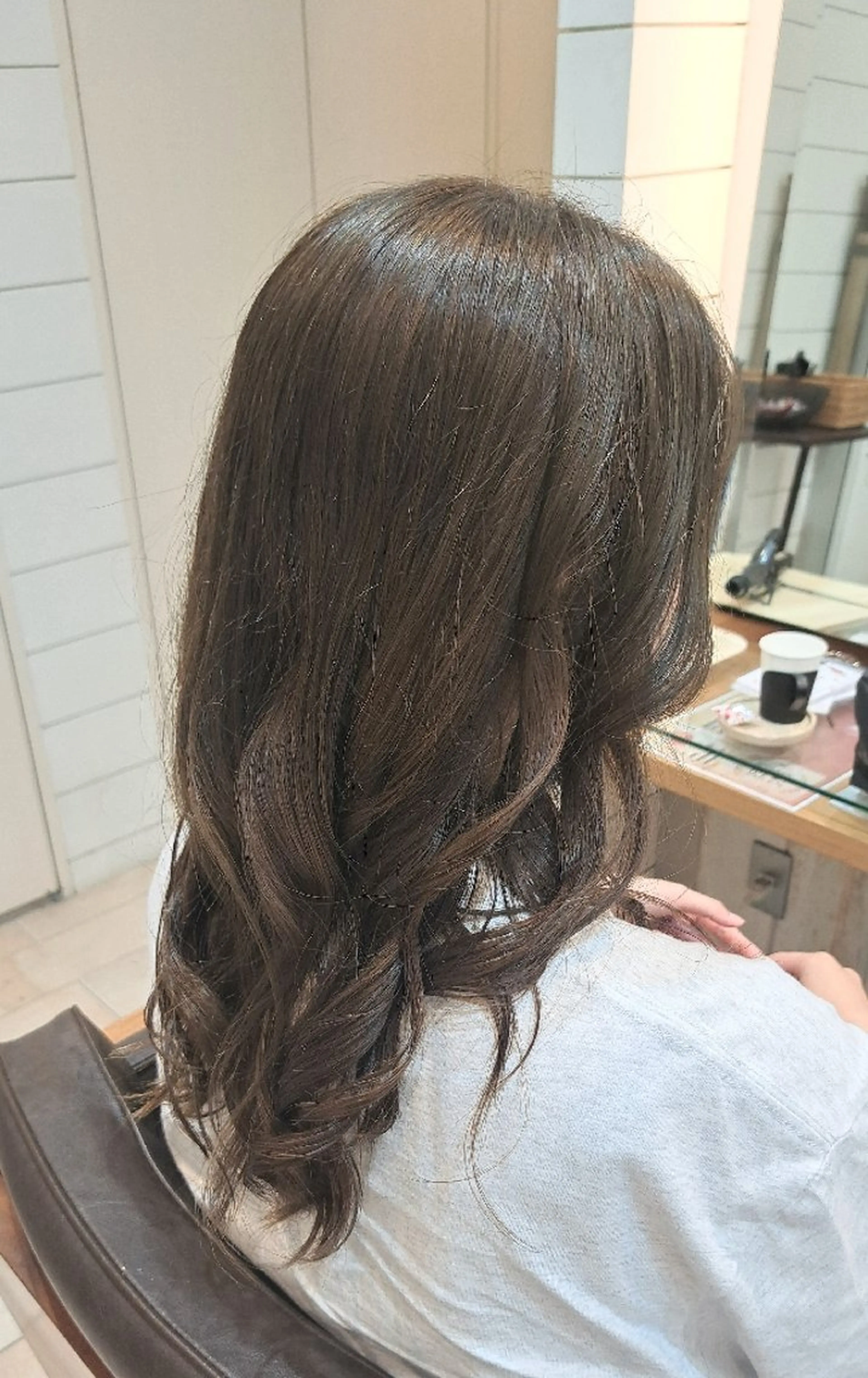 セミロング カラー グレージュ オリーブグレージュ オリーブグレー ヘアカラー 渋谷／ ＭＩＹＵのヘアスタイル