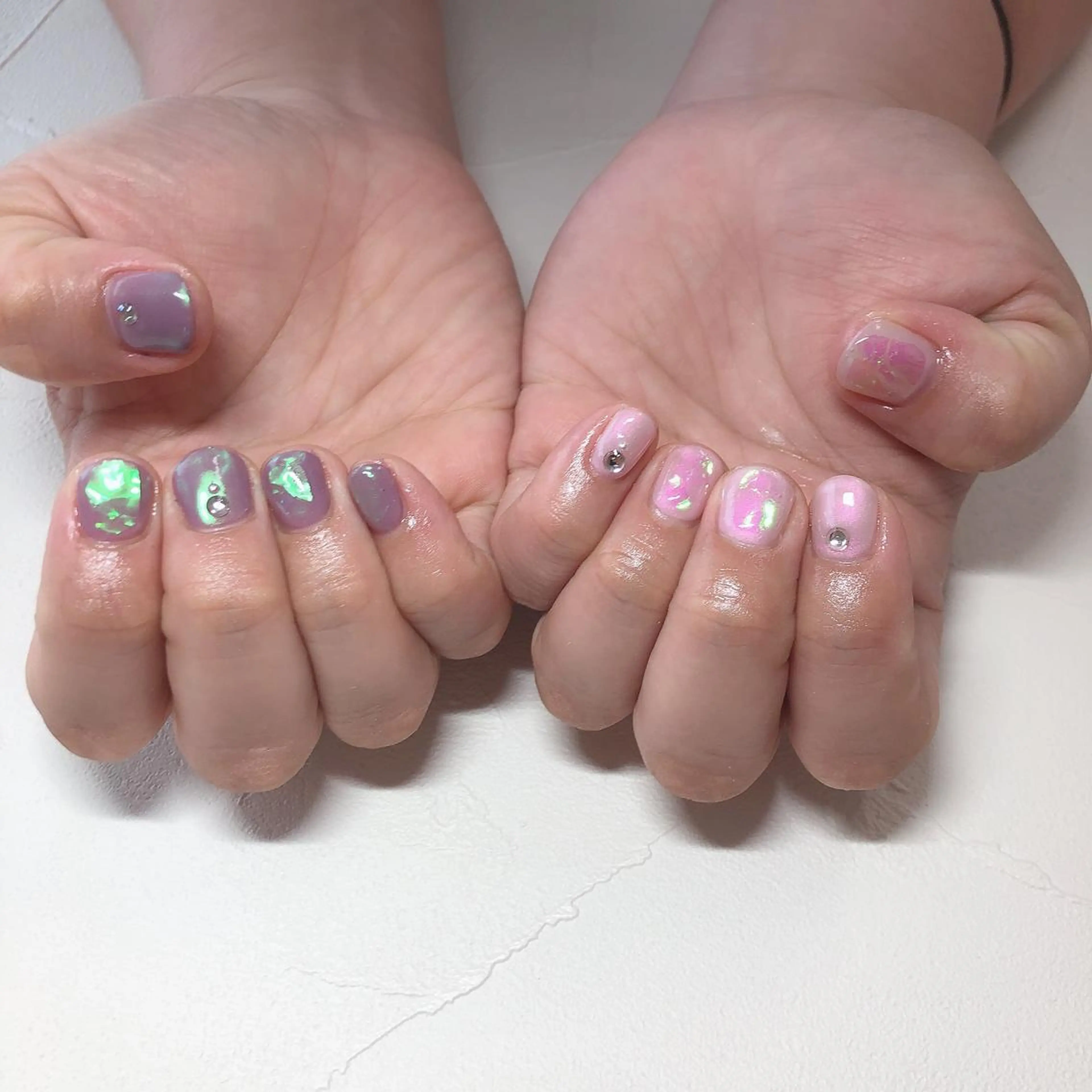 ネイル オーロラネイル ミラーネイル パープル ハンドネイル nails 🎀meのネイルデザイン