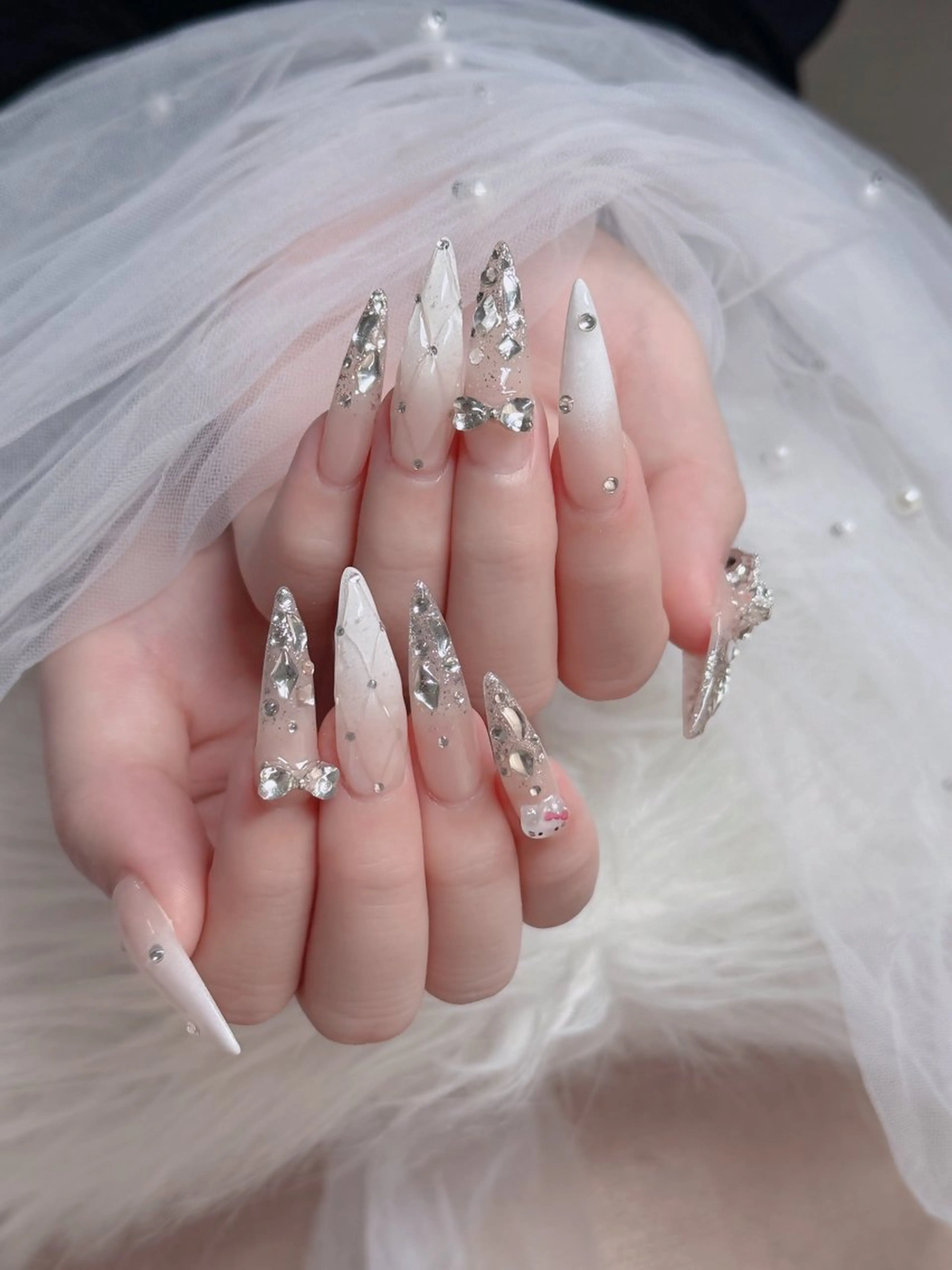 ネイル オーロラネイル フレンチネイル ジェルネイル ハロウィン キラキラネイル ハンドネイル H.baby Nail Salonのネイルデザイン