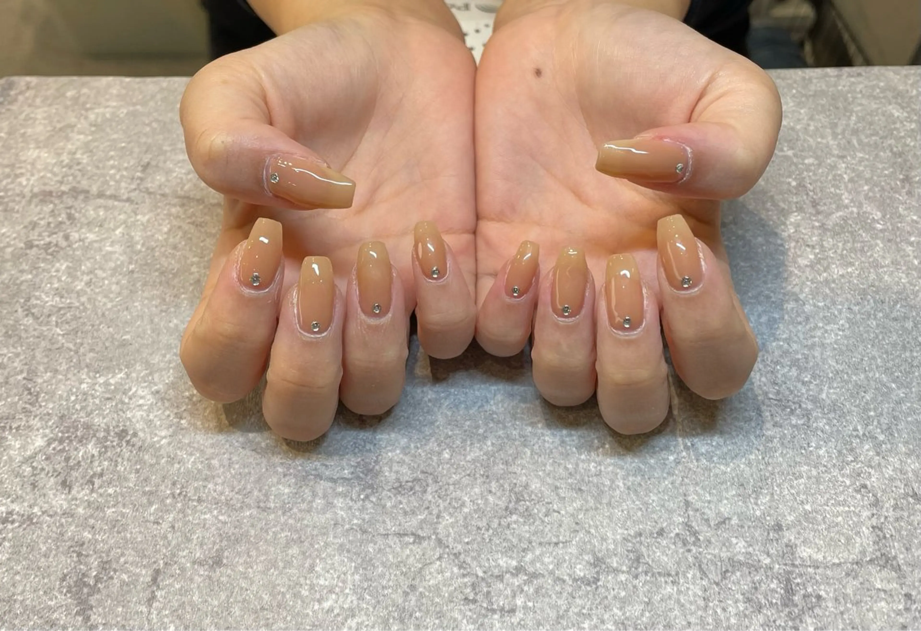 ネイル オフィスネイル ワンカラーネイル シンプルネイル ストーンネイル ｊｏｉｅ 【 ジョイエ 梅田 】 ネイル&アイラッシュ所属・土居 香帆のネイルデザイン