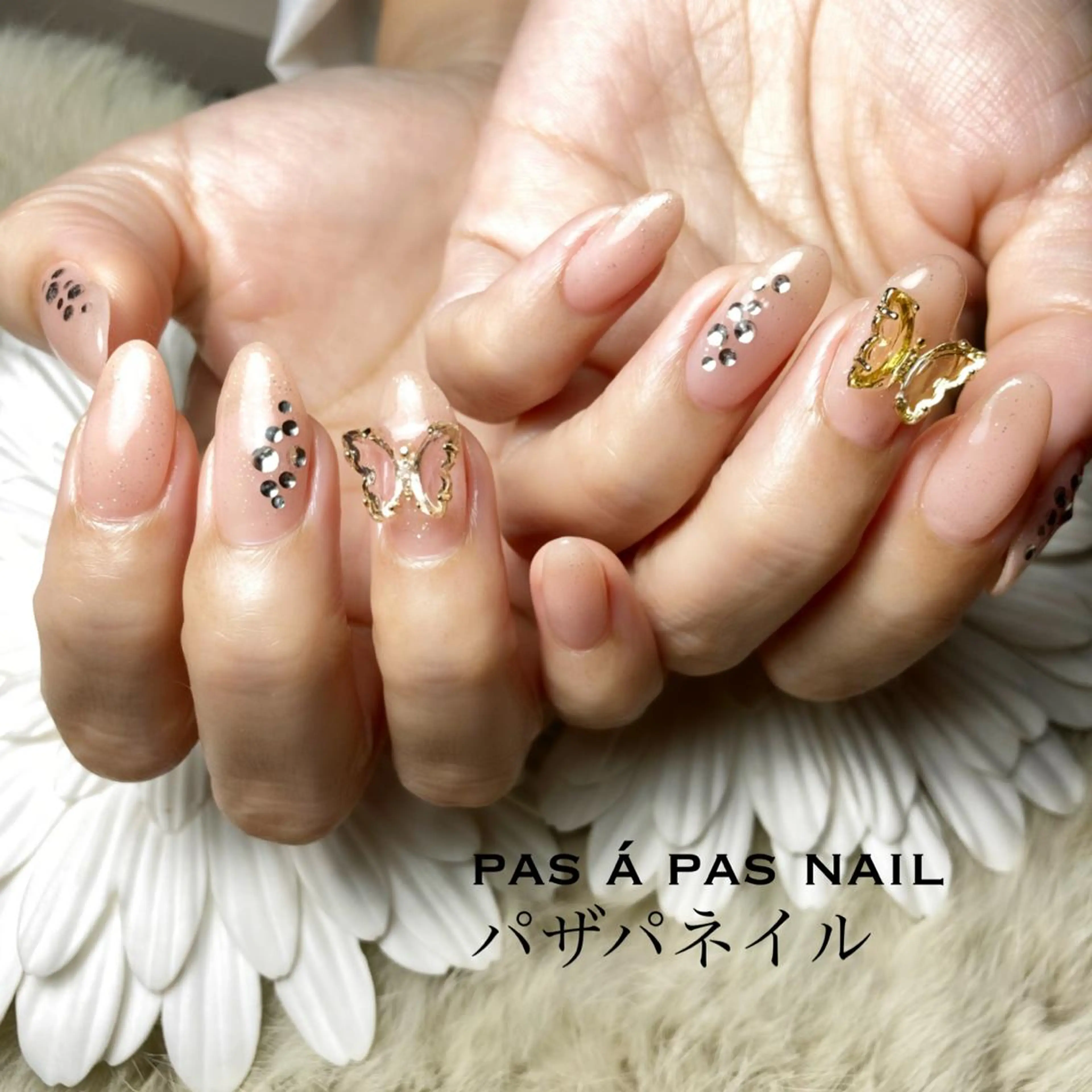 ミディアム ネイル Yakko pas á pasのネイルデザイン