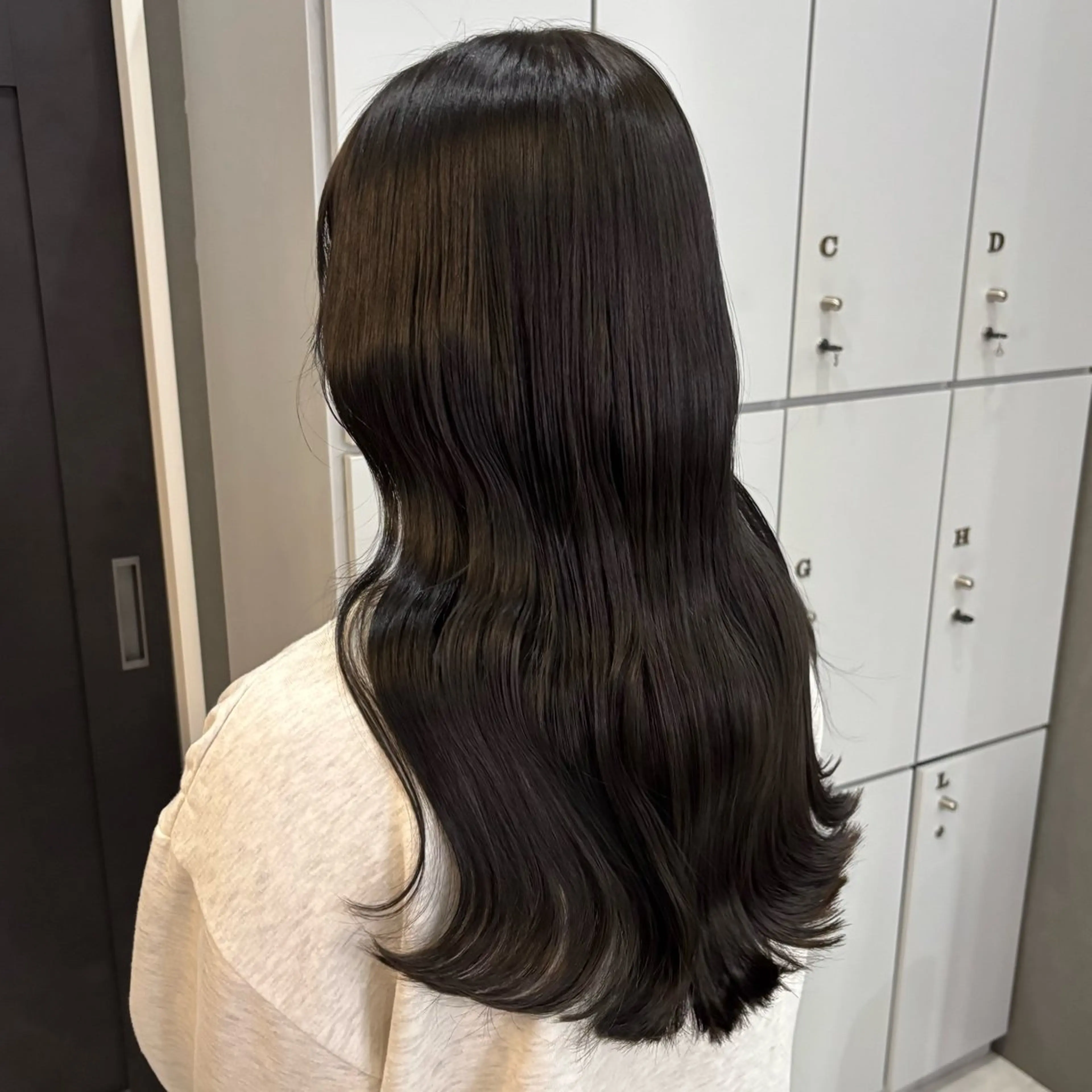 ロング カラー オリーブカラー CHEMIR所属・安田 萌菜のヘアスタイル