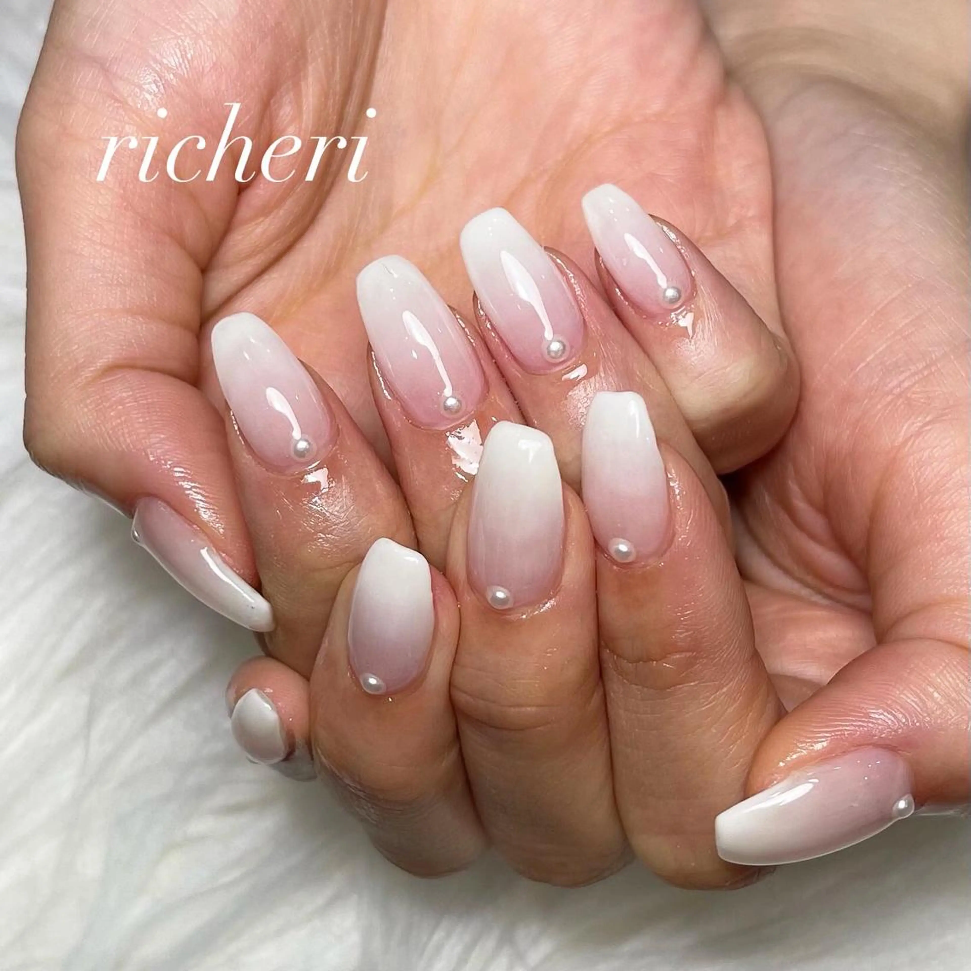 ミディアム ネイル 韓国風ヘア アートネイル フレンチネイル ジェルネイル ガラスフレンチ richeri beautyのエステ・リラクイメージ