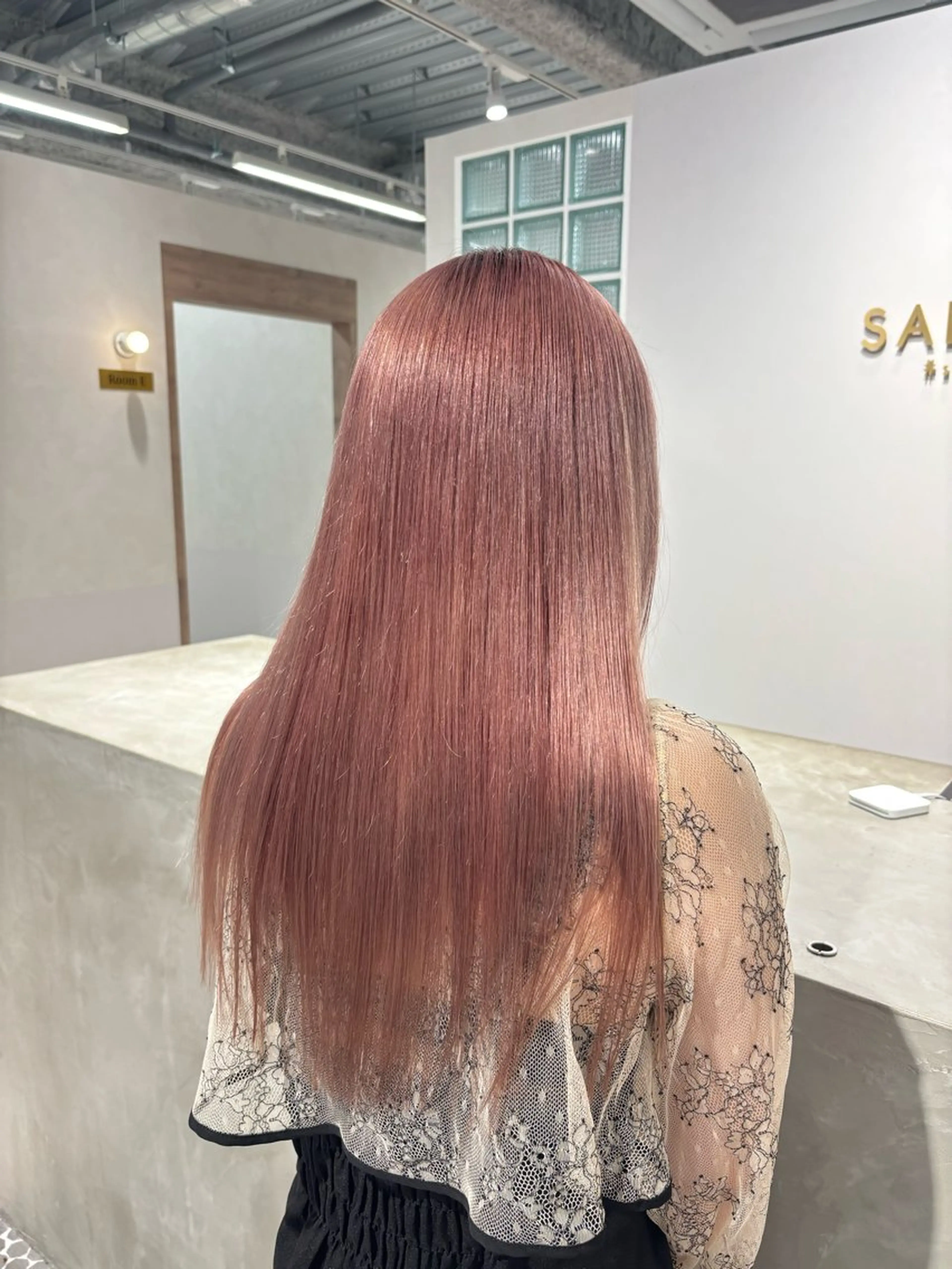 ロング ヘアカラー 吉澤 愛心のヘアスタイル