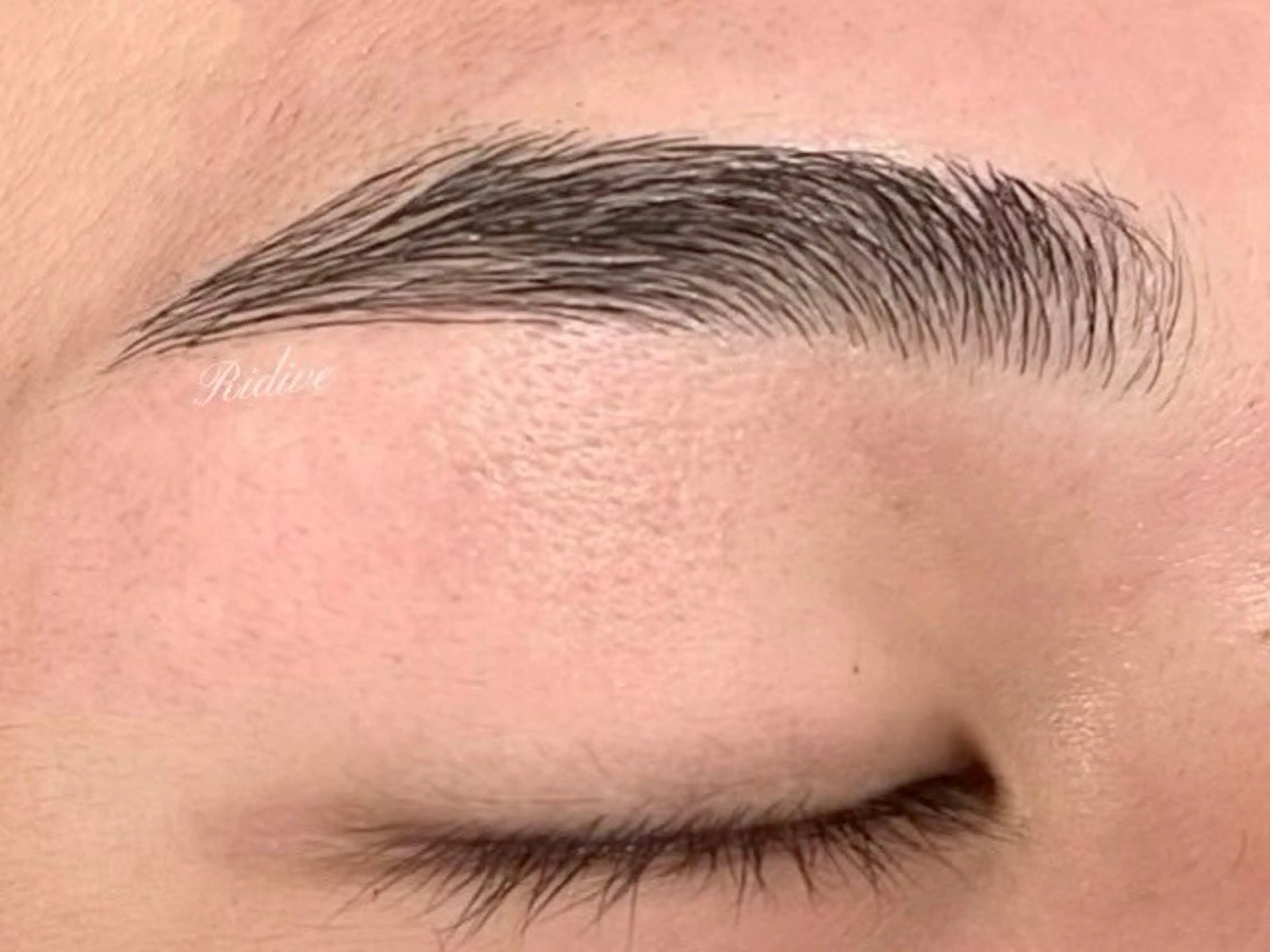 <メンズ眉毛> 黄金比✕眉毛アイブロウスタイリングWAX間引き込みの写真