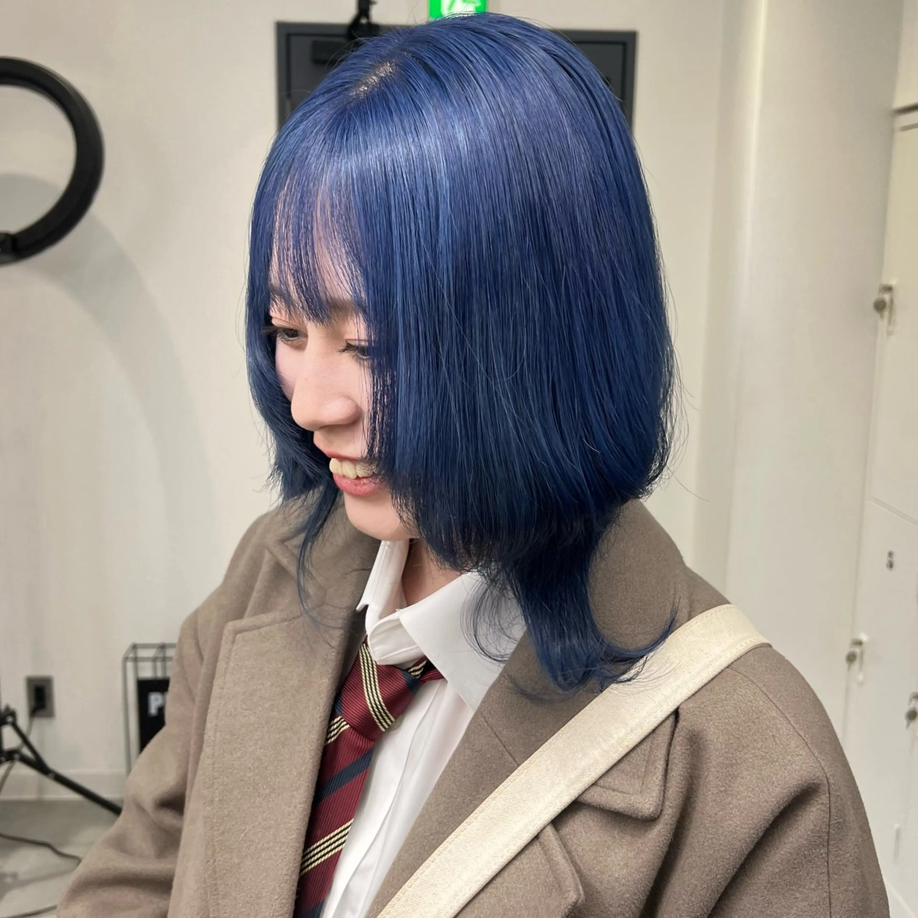 ミディアム カラー ブリーチ ブルーカラー 透明感カラー デザインカラー ダブルカラー いろあそび所属・ショート/ウルフ カットモデル募集のヘアスタイル