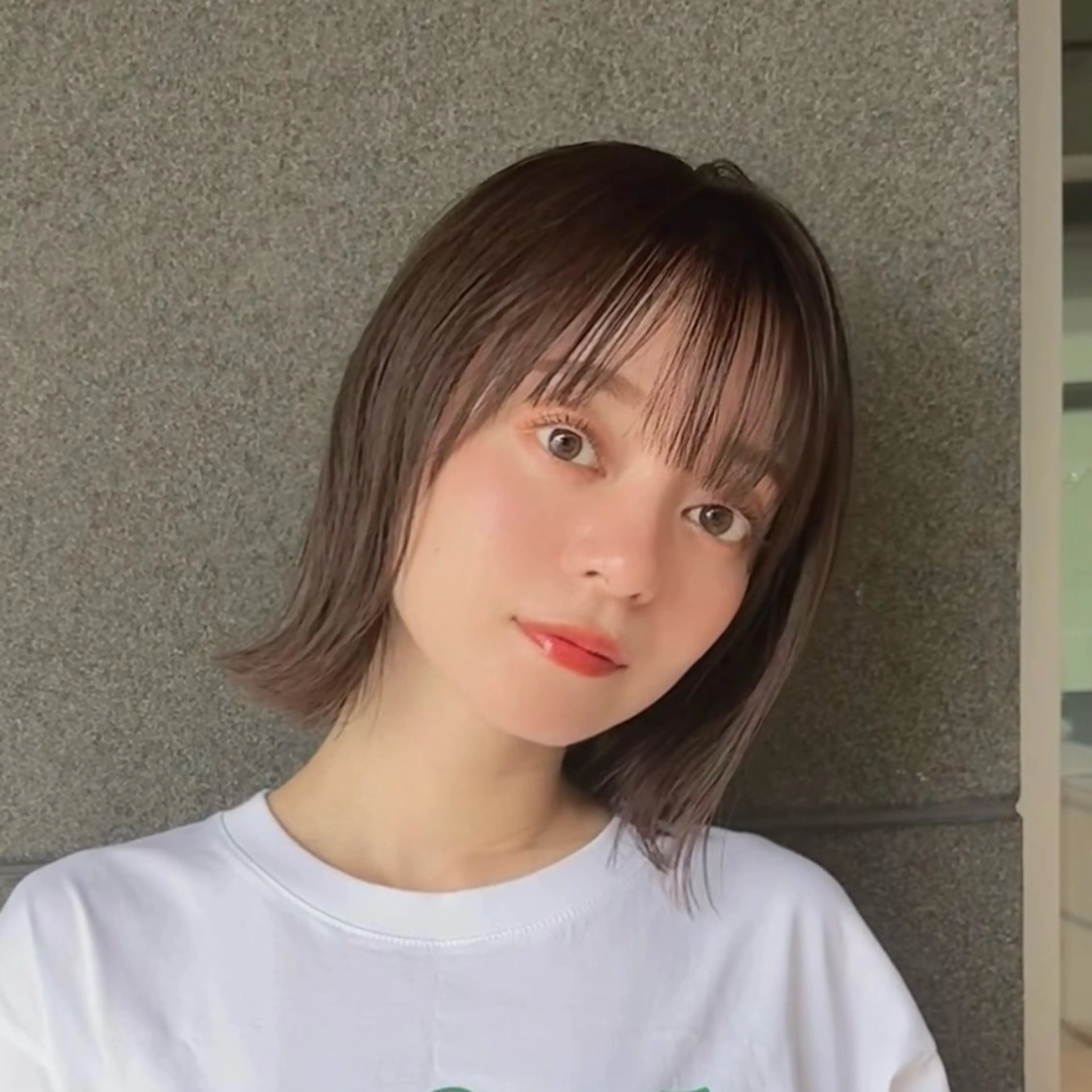 ショート カラー 切りっぱなしボブ ボブ カット 縮毛矯正 顔周り/レイヤー/ 透明感/みっきーのヘアスタイル