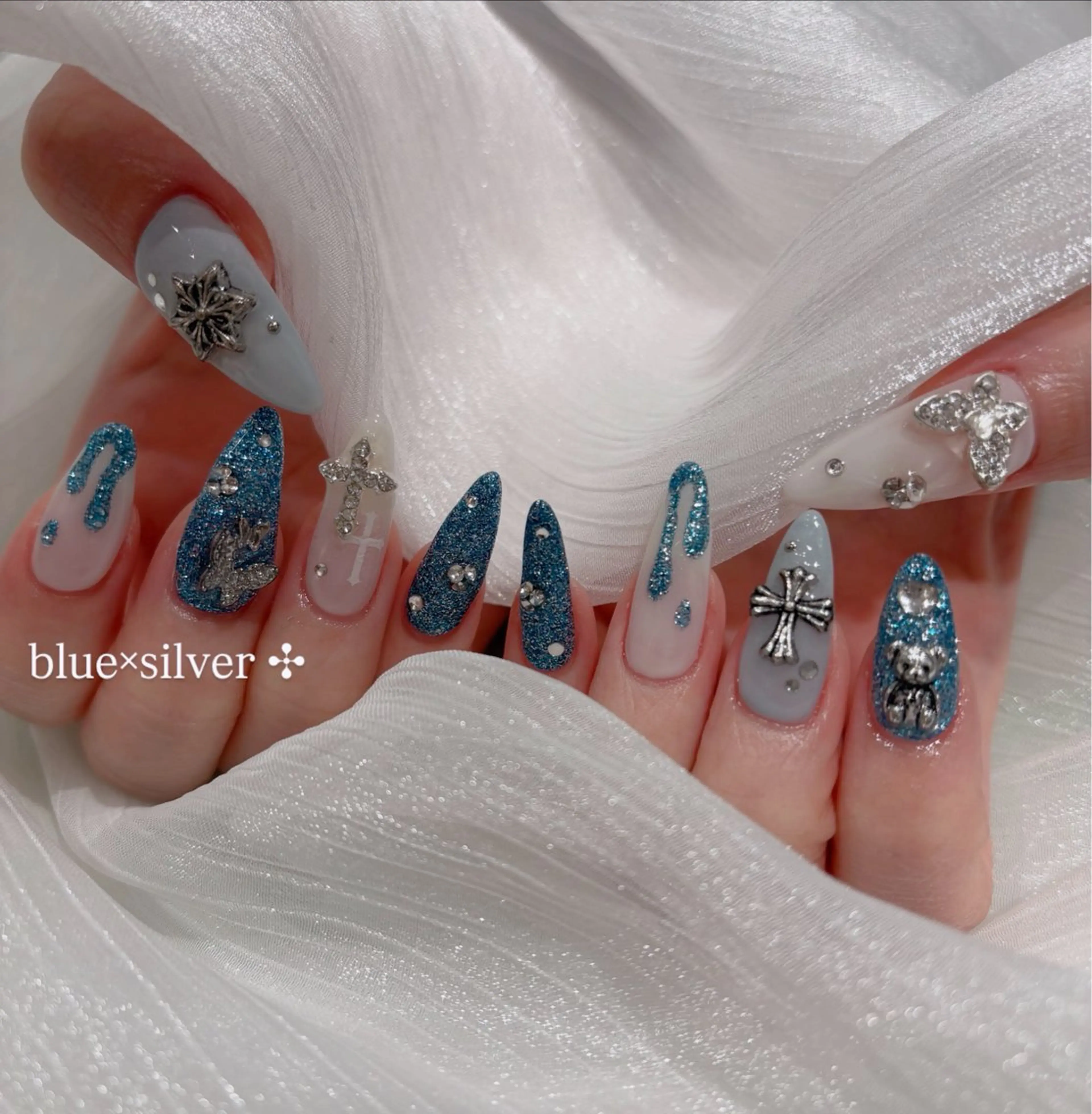 ネイル ラメ(グリッター) シルバー ハンドネイル She nail studio 原宿所属・パラジェル有/ スカルプ/mahoのネイルデザイン