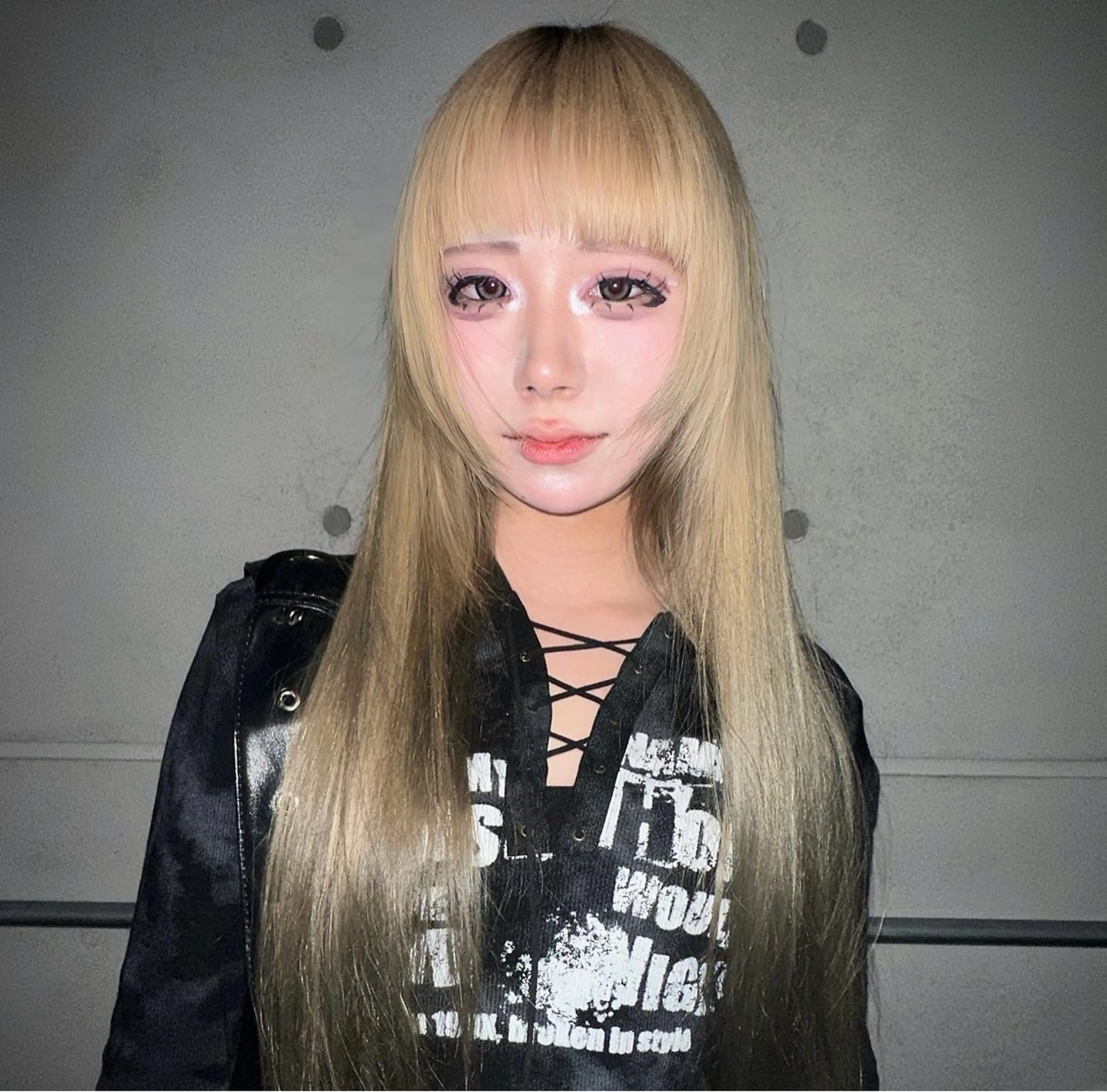 ロング 顔まわりレイヤー 顔周りカット レイヤーカット カット mellow所属・顔周りデザイン/ ハイトーン/多田悠馬のヘアスタイル