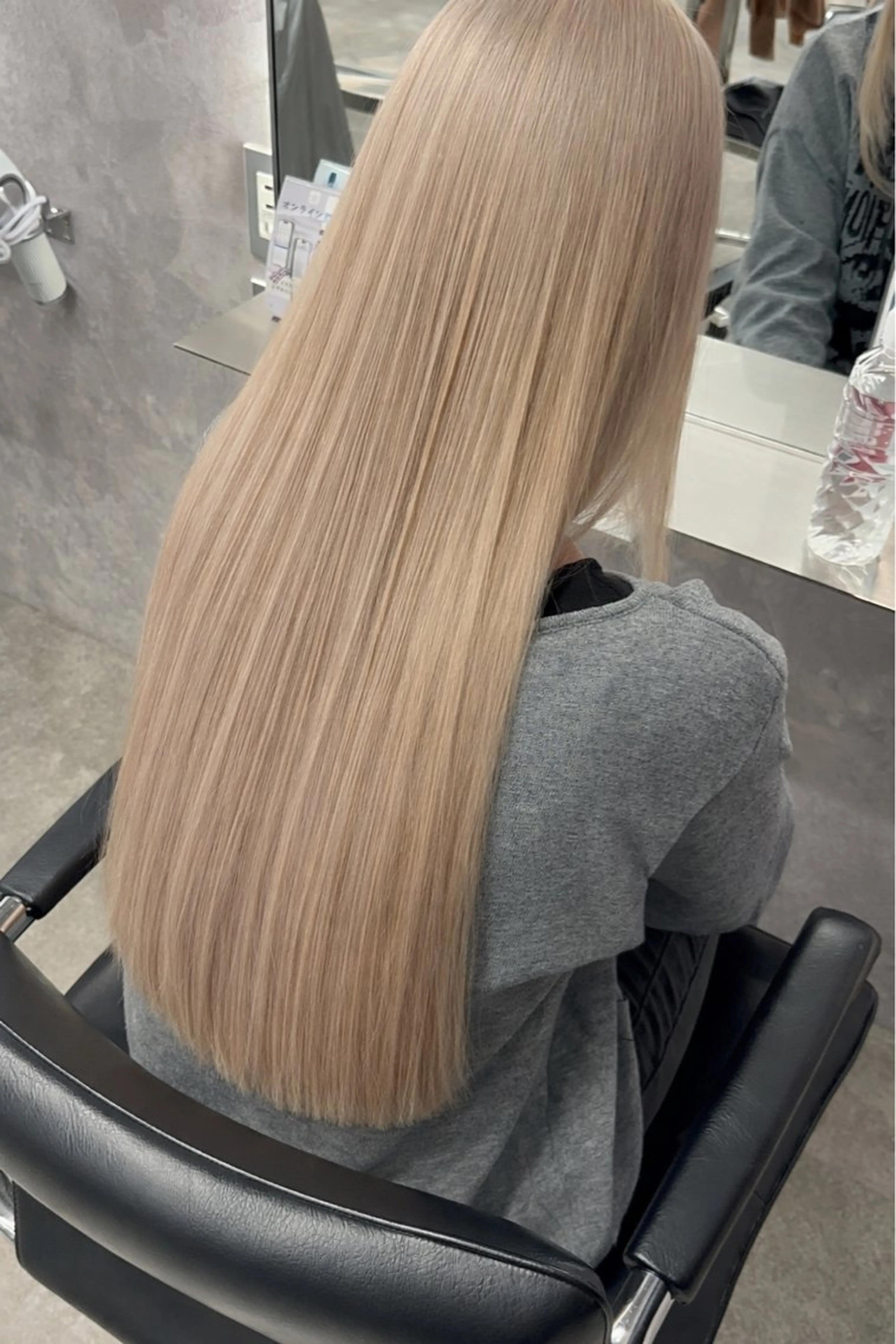 ロング ロング ヘアカラー 中川 舞のヘアスタイル