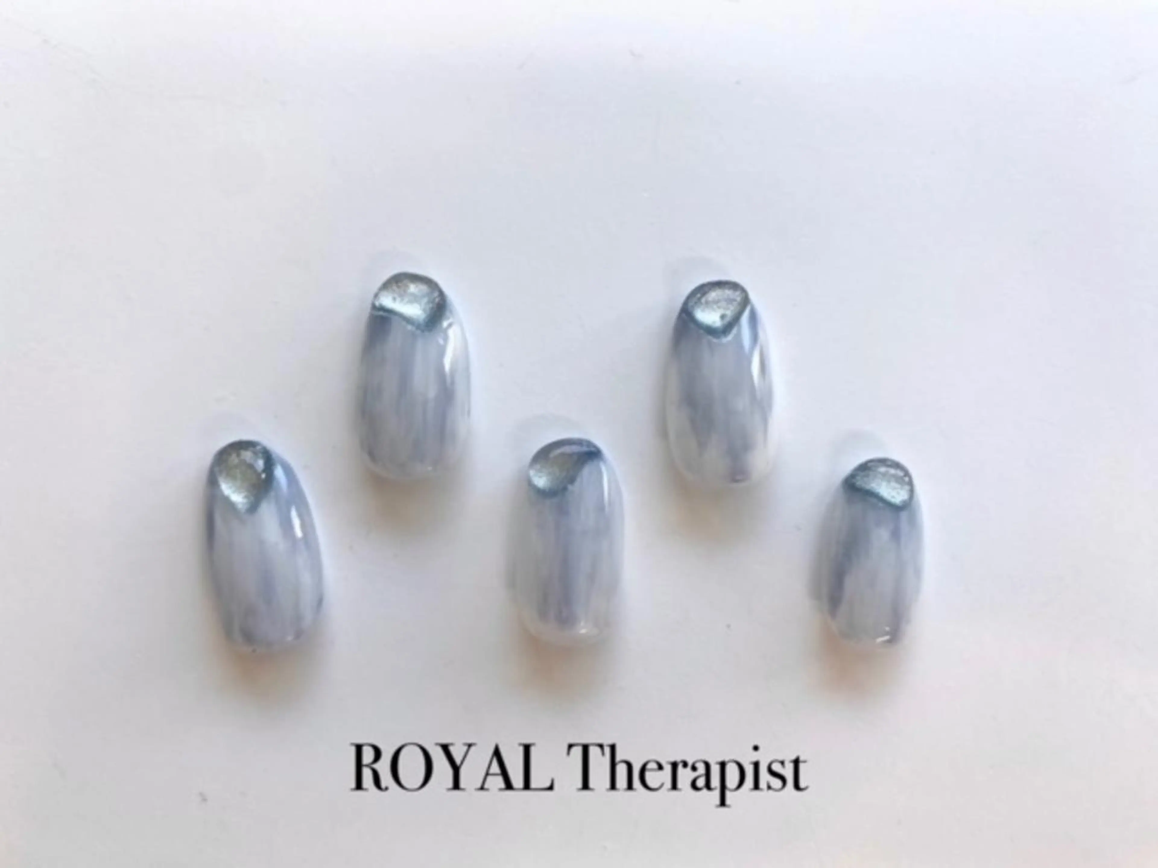 ネイル 【山岡】 ロイヤル•セラピストのネイルデザイン