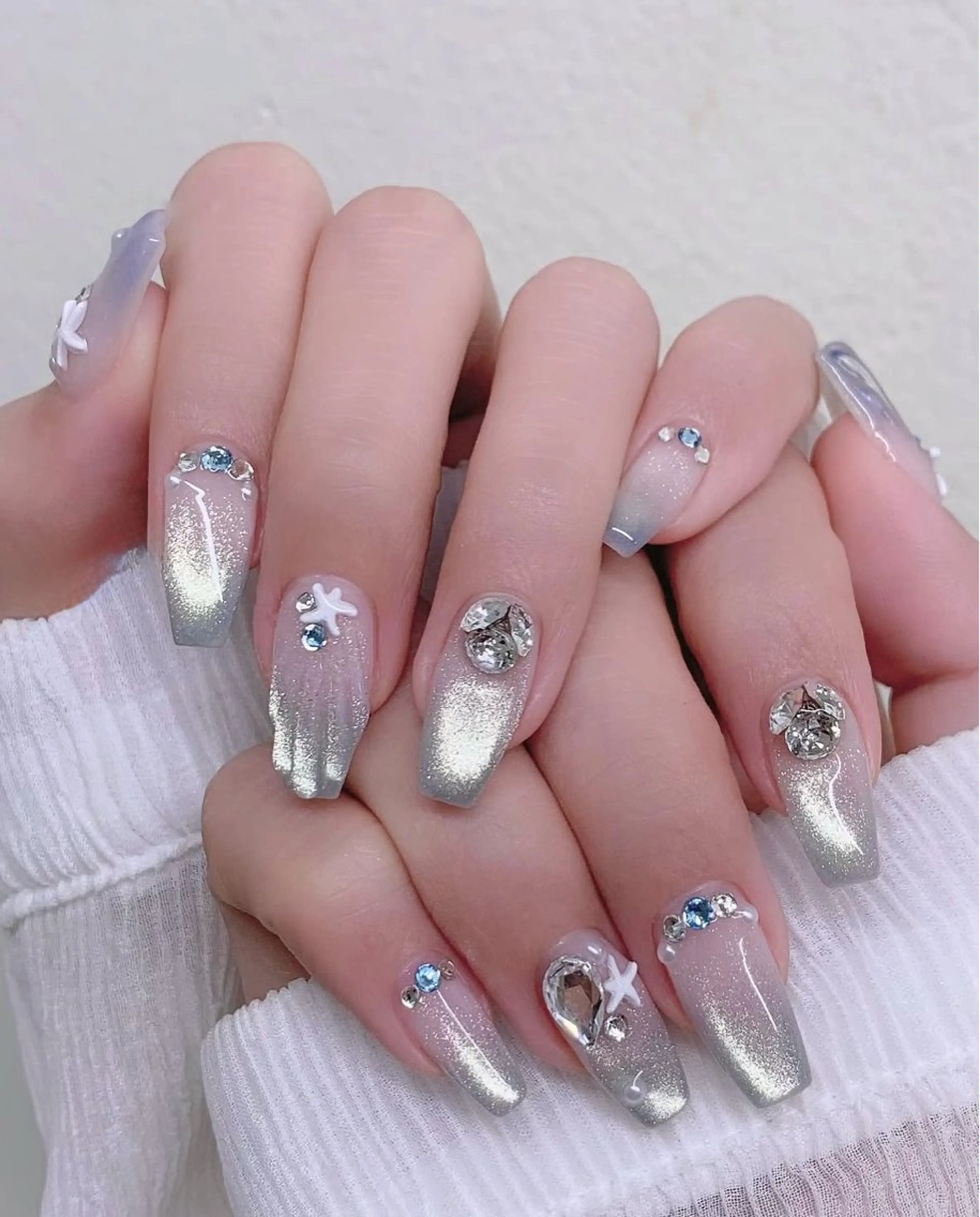 ネイル オーロラネイル ゴージャス 韓国ネイル ミラーネイル シルバー ハンドネイル ハンドケア NailSalon✨ Écrinエクランのネイルデザイン
