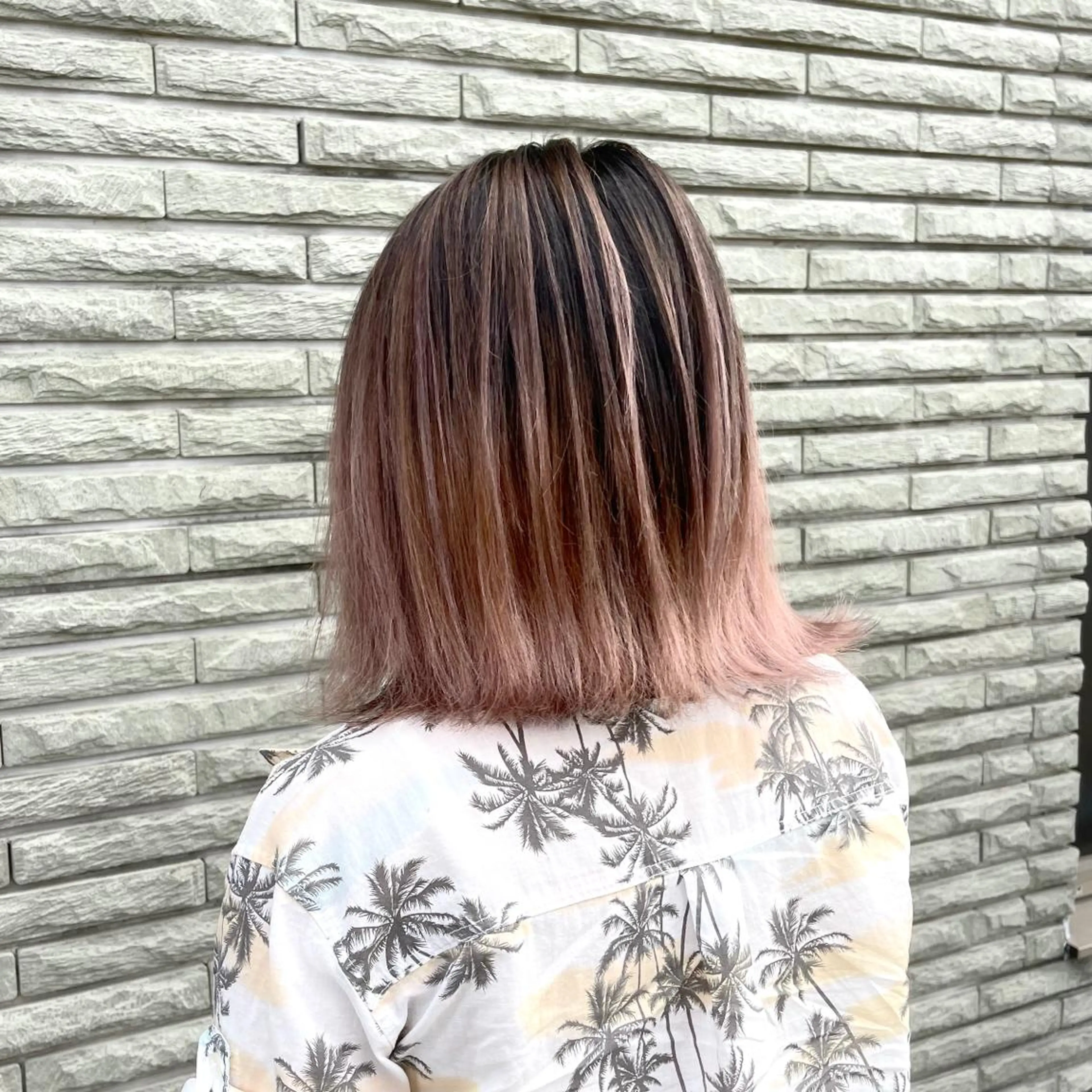 ミディアム カラー ヘアアレンジ バレイヤージュ デザインカラー ハイライトカラー 外国人風カラー ハイライト アンドウ ユウ/ レイヤーカット/韓国のヘアスタイル