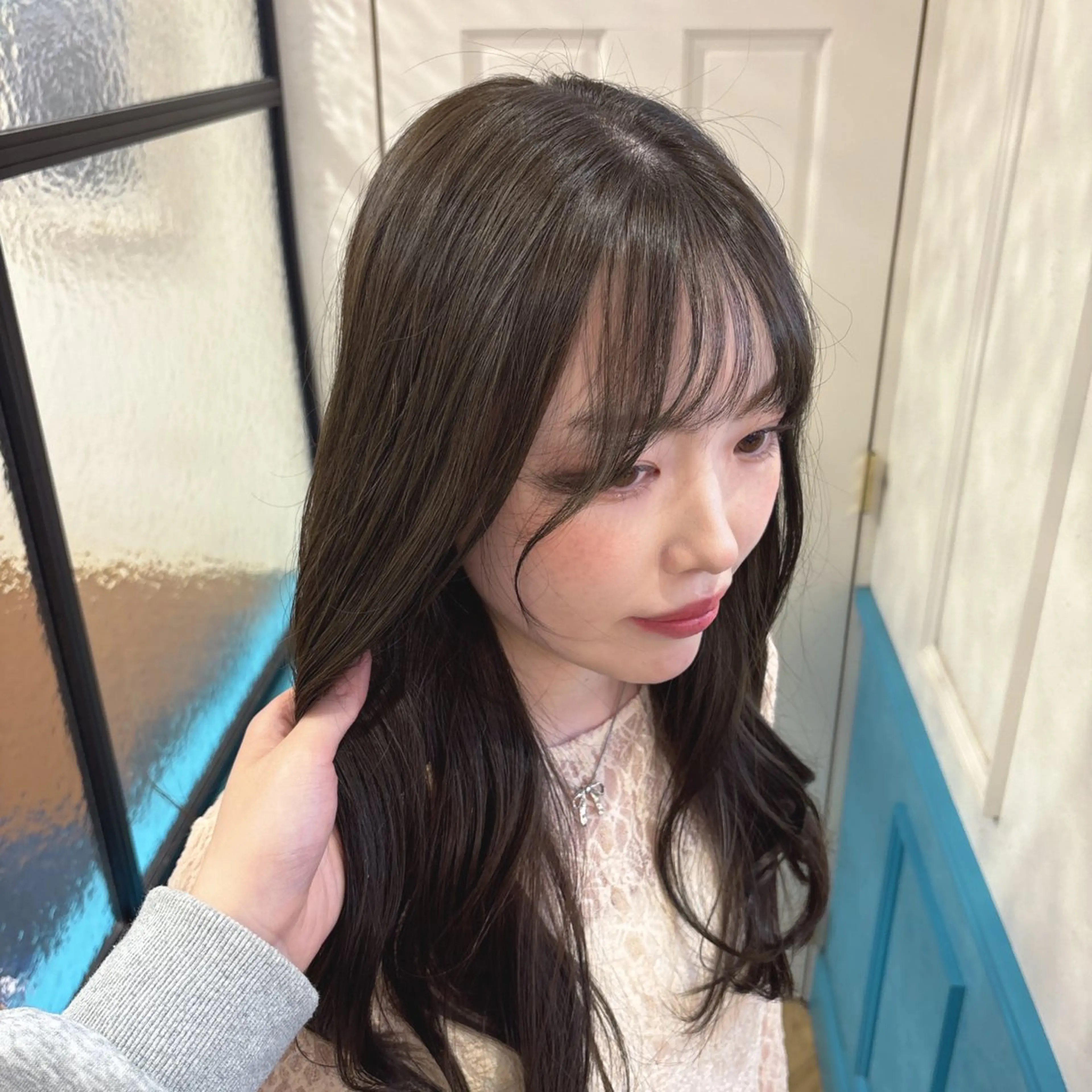 ロング カラー ベージュカラー オリーブベージュ カット ヘアカラー トリートメント 顔周りレイヤーカット /髪質改善/ゆう🤍のヘアスタイル