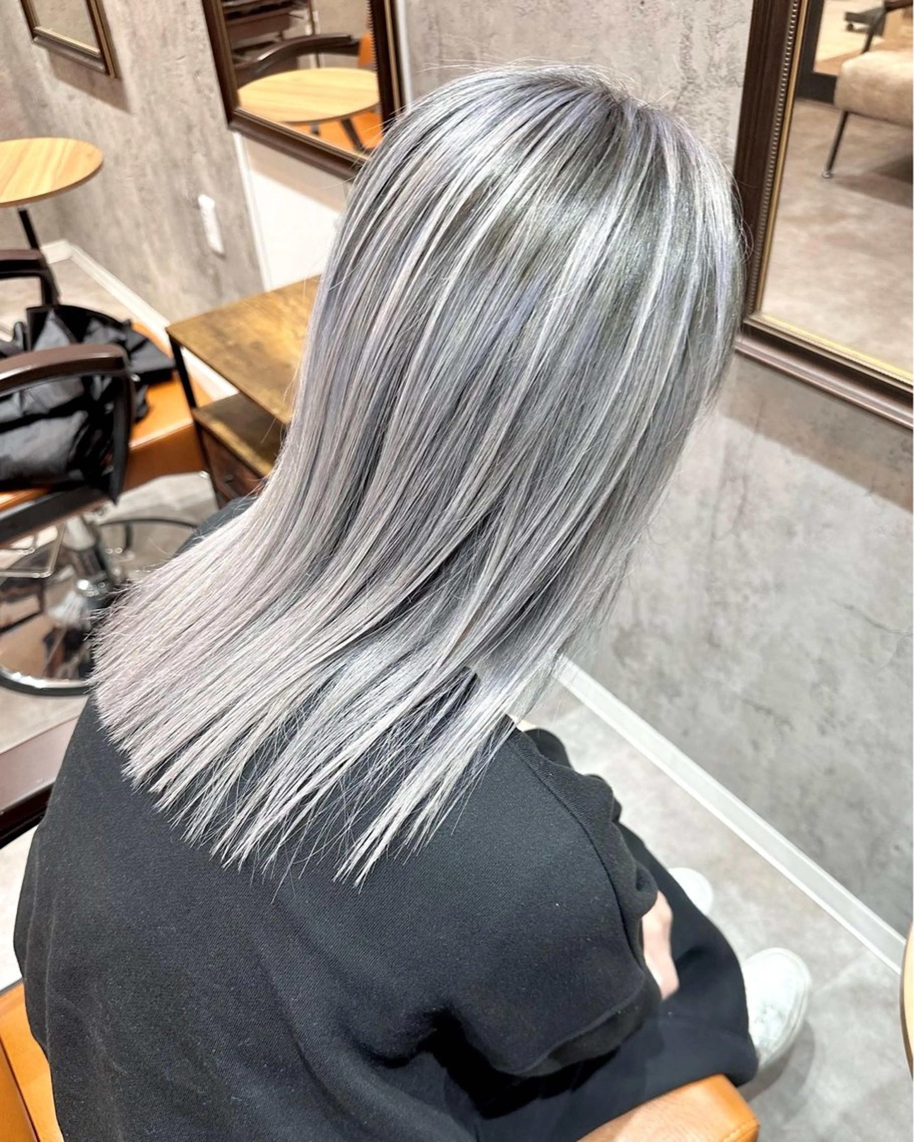 セミロング レイヤーカット ヘアカラー 🔷ブリーチバレイヤ ージュ🔷飯野達也のヘアスタイル