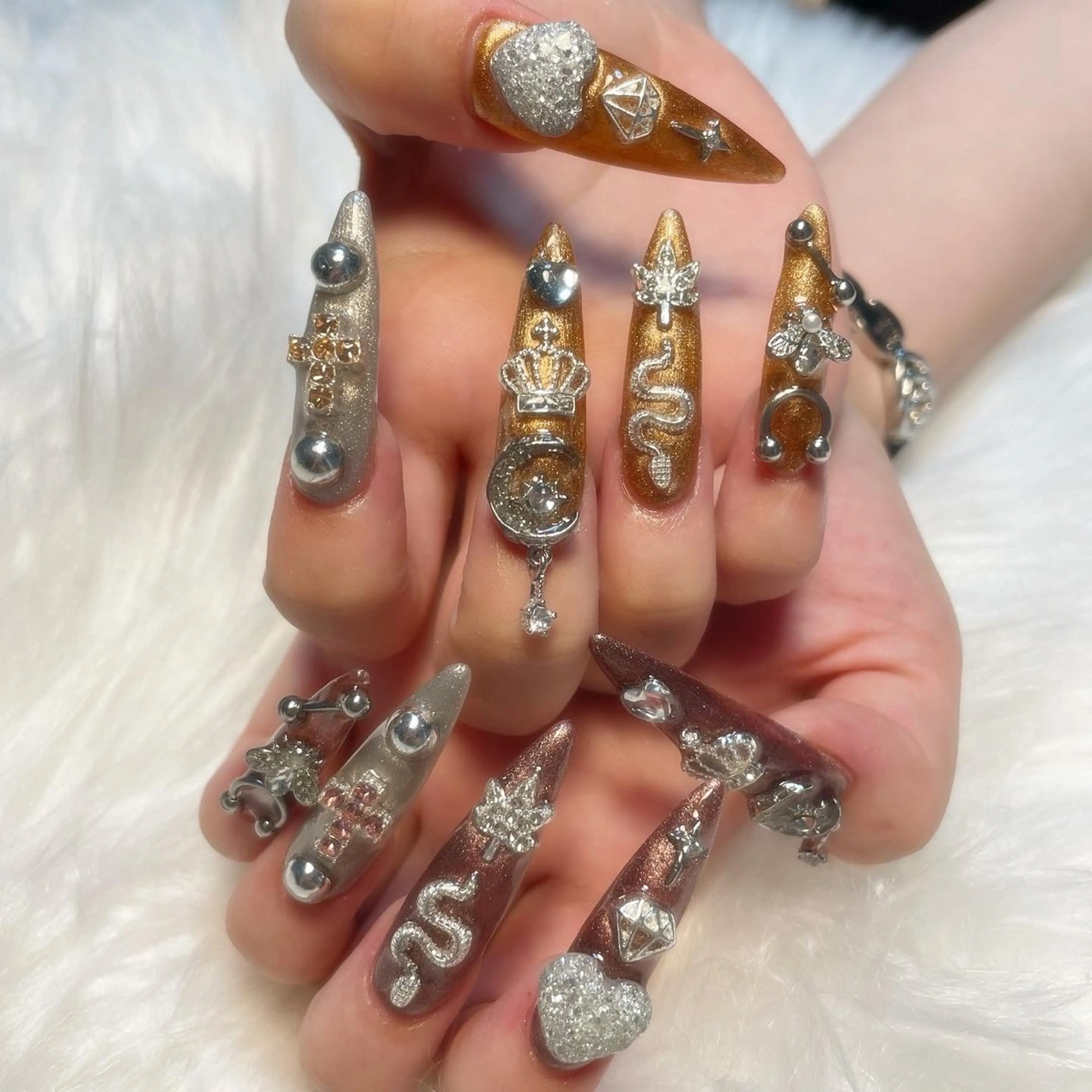 ネイル ハンドネイル ゴテゴテ💙ワンホン リオナのネイルデザイン