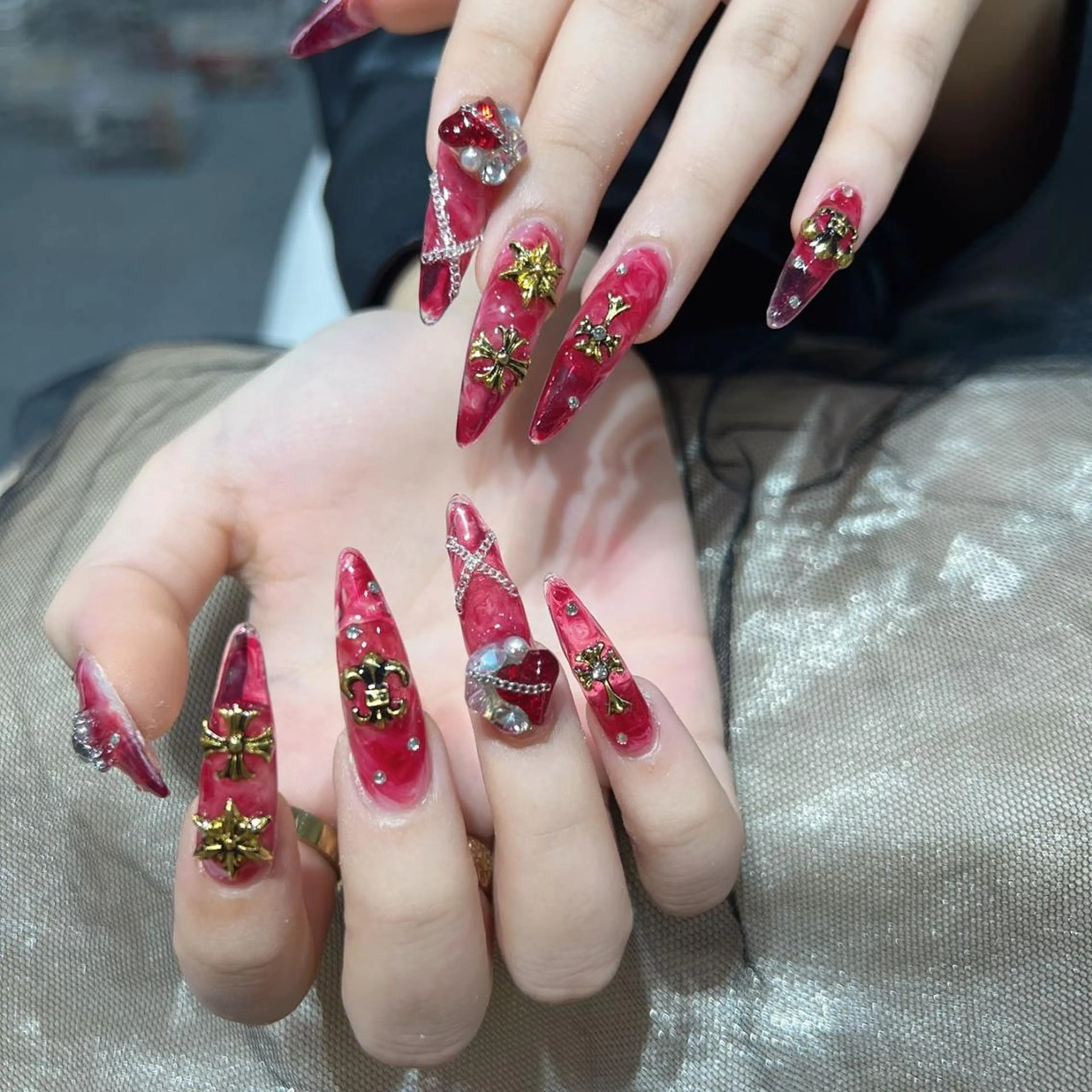 ネイル ネイルチップ Queens ゲンのネイルデザイン