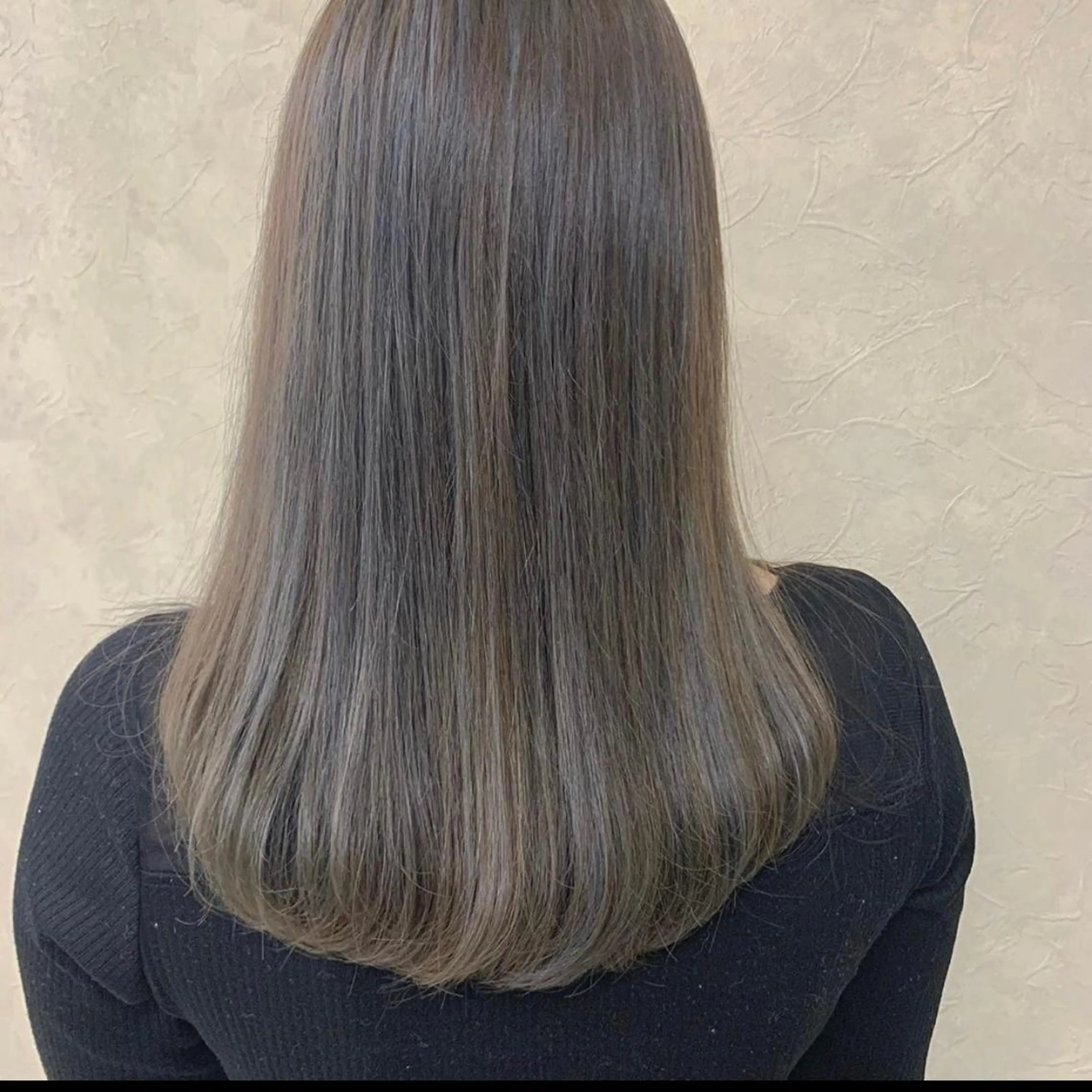 ミディアム カラー ヘアアレンジ ベージュカラー ハイライトカラー オリーブベージュ ハイライト タカミ荒子店所属・眉毛ワックス konomiの眉毛・アイブロウイメージ