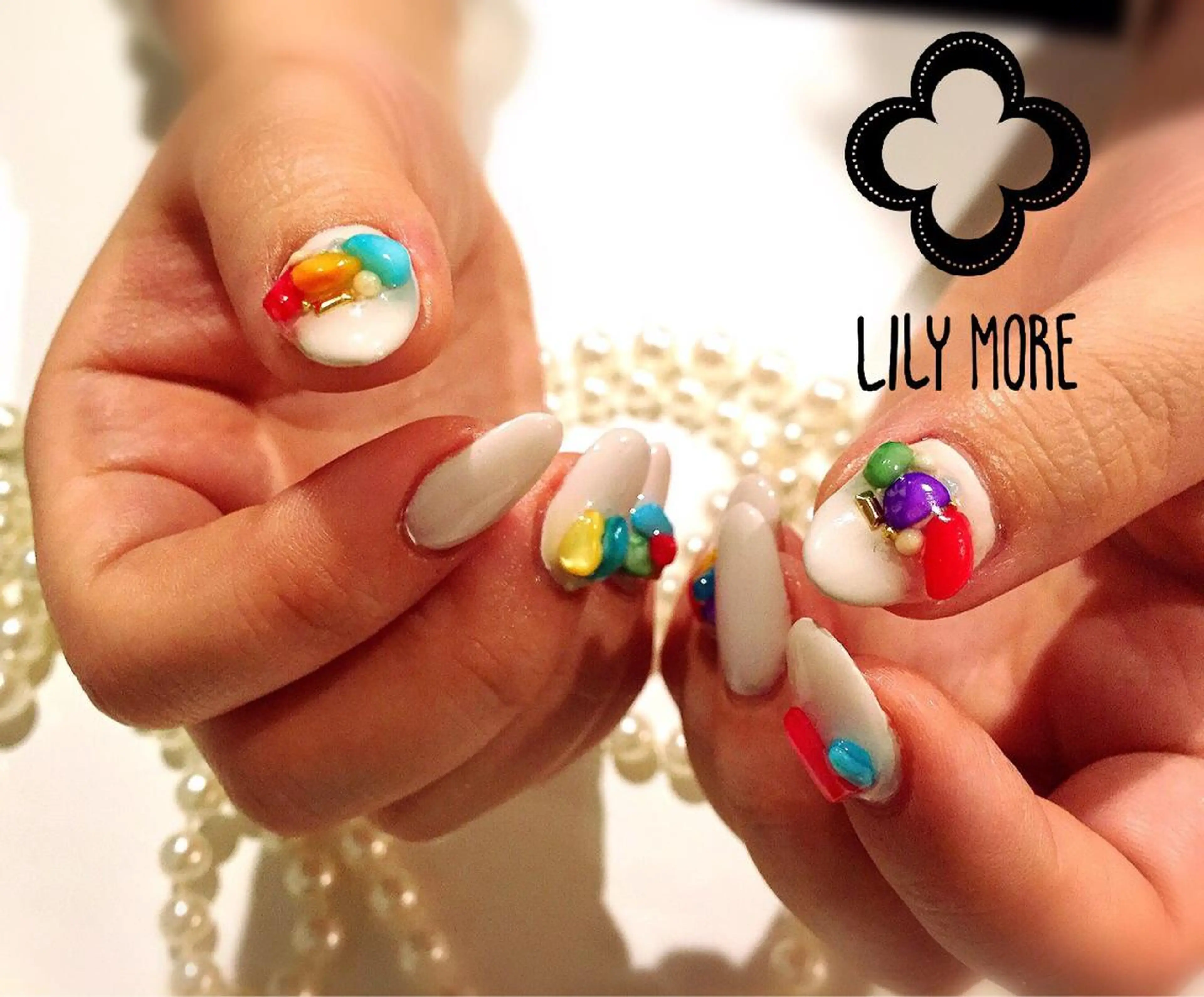 ネイル ストーンネイル Lily closetのネイルデザイン