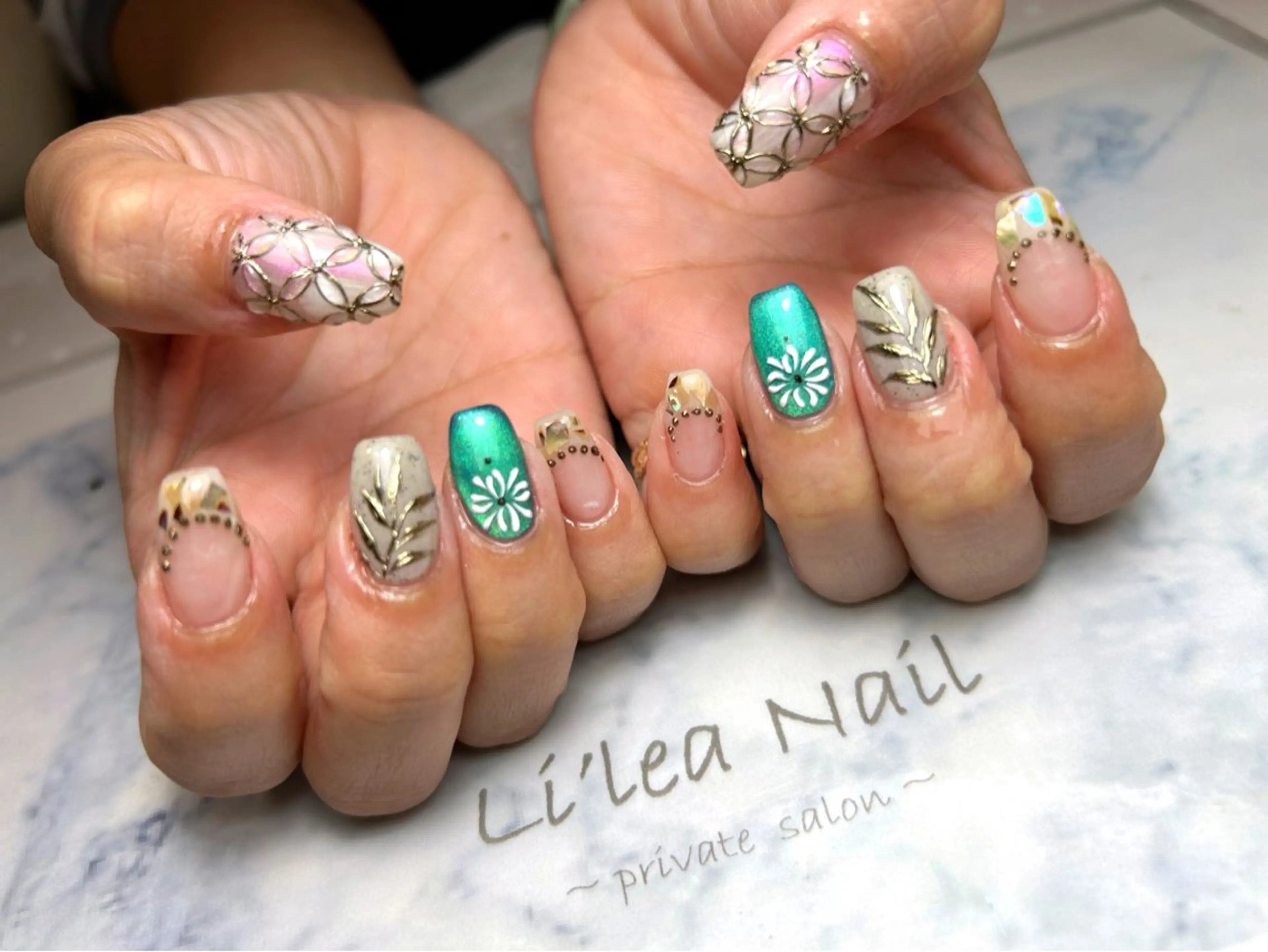 ネイル Li'leaNail AINAのネイルデザイン