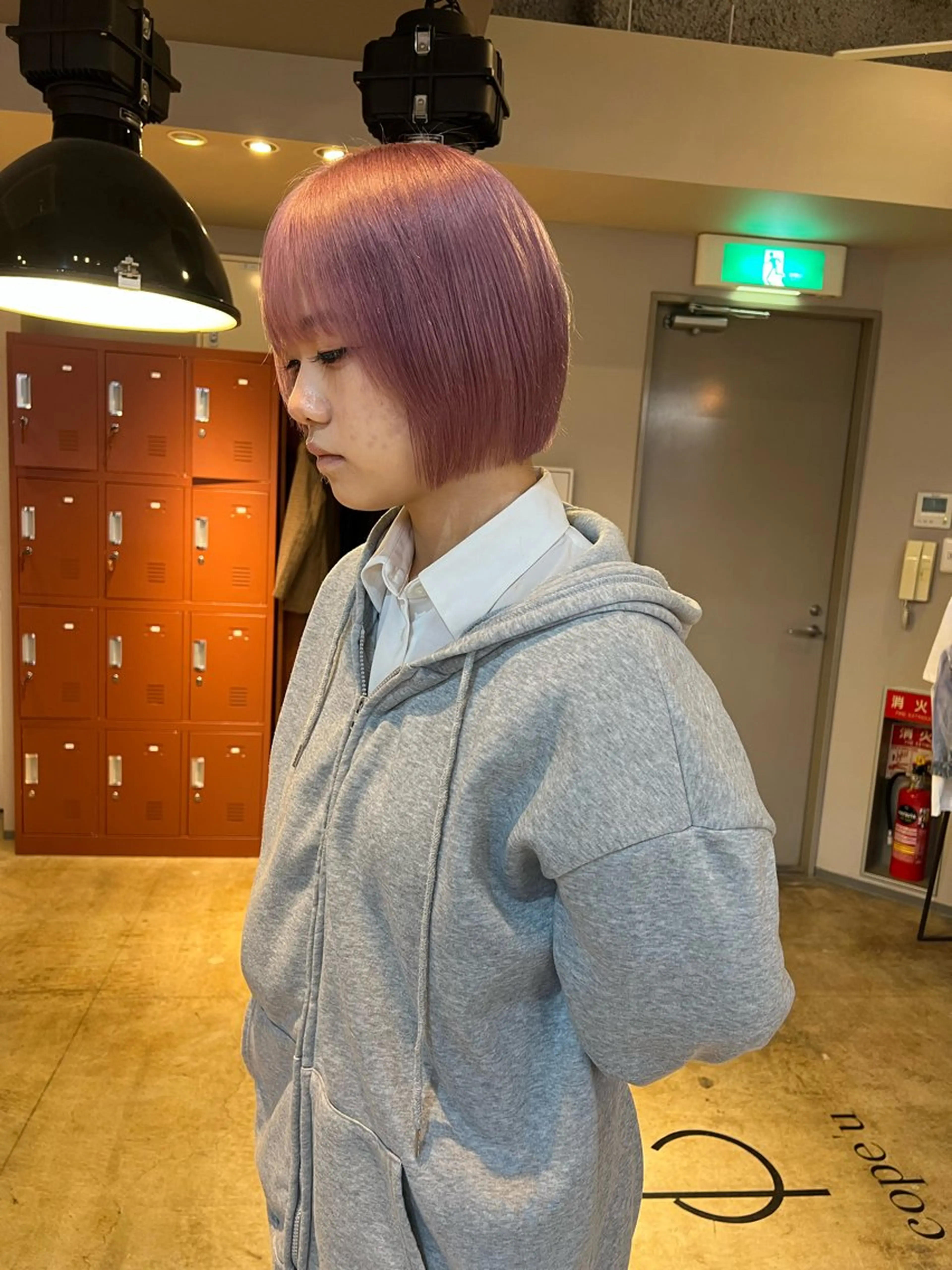 ミディアム ミルクティーベージュ outaのヘアスタイル