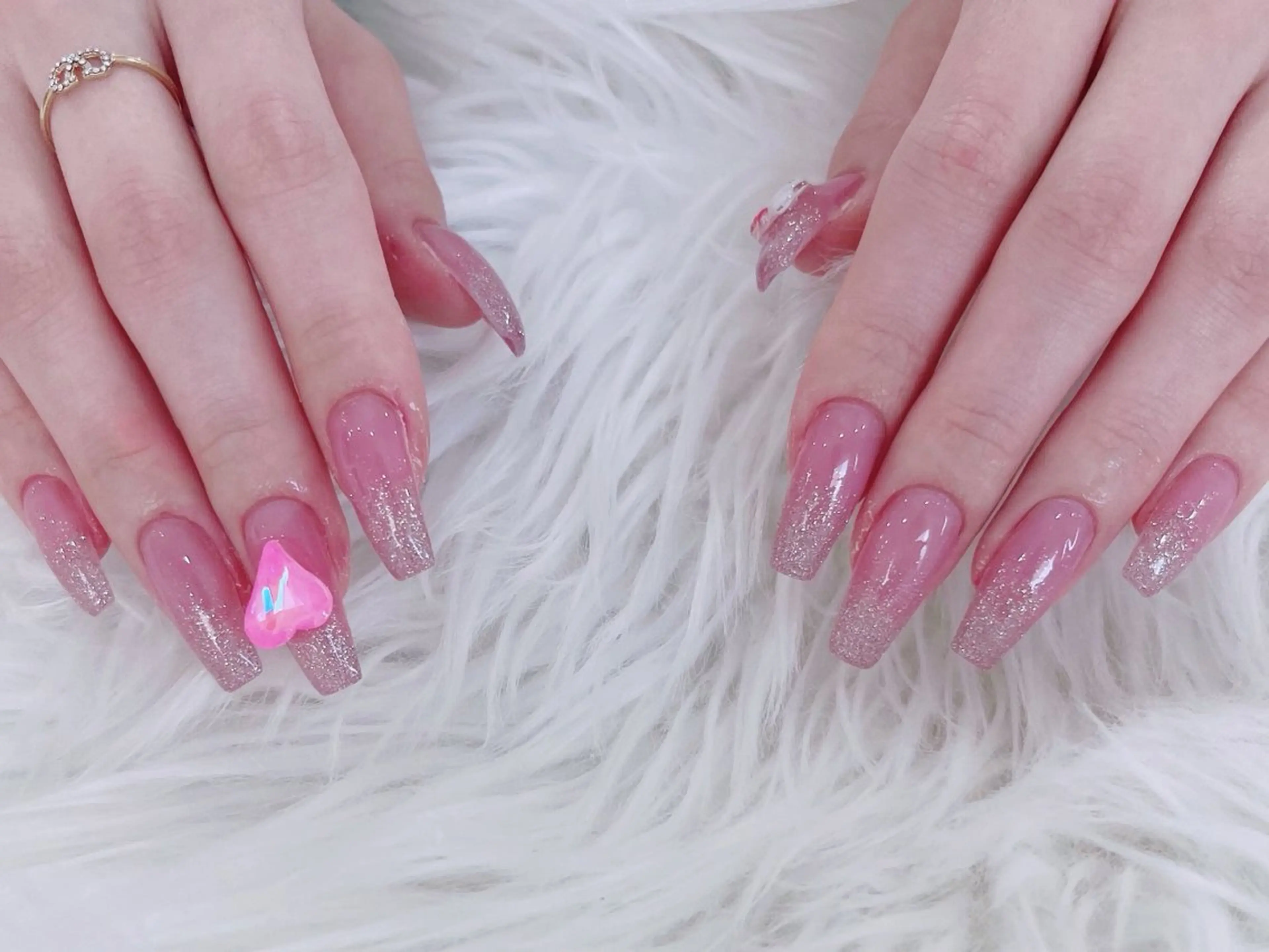 ネイル グラデーション キラキラネイル ラメ(グリッター) ラメグラデーション ハンドネイル FLY Nail Salonのネイルデザイン