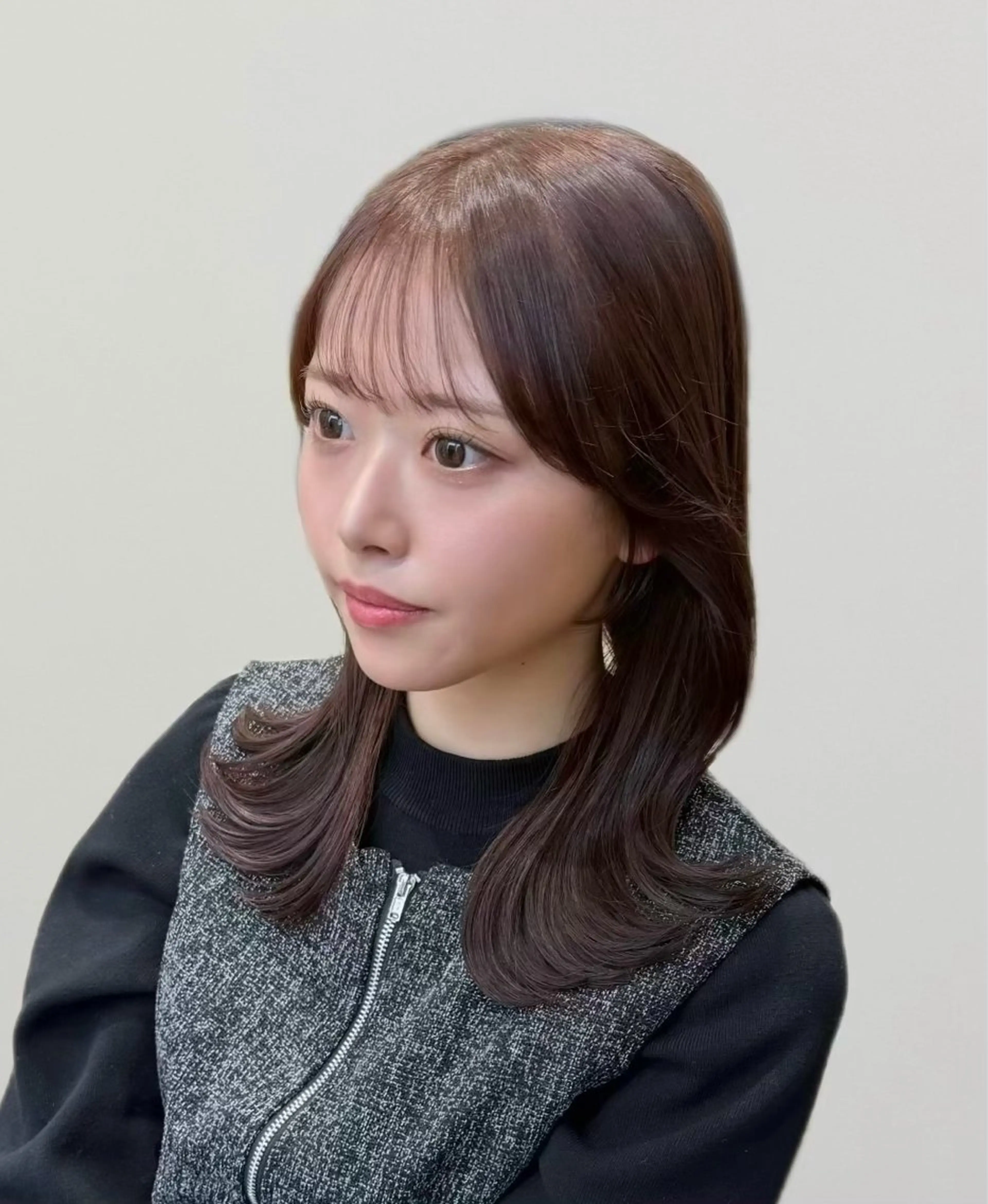 セミロング 顔周りカット レイヤーカット シースルーバング カット ヘアカラー トリートメント 🧡くびれヘア/前髪 顔周り🧡久原結衣のヘアスタイル