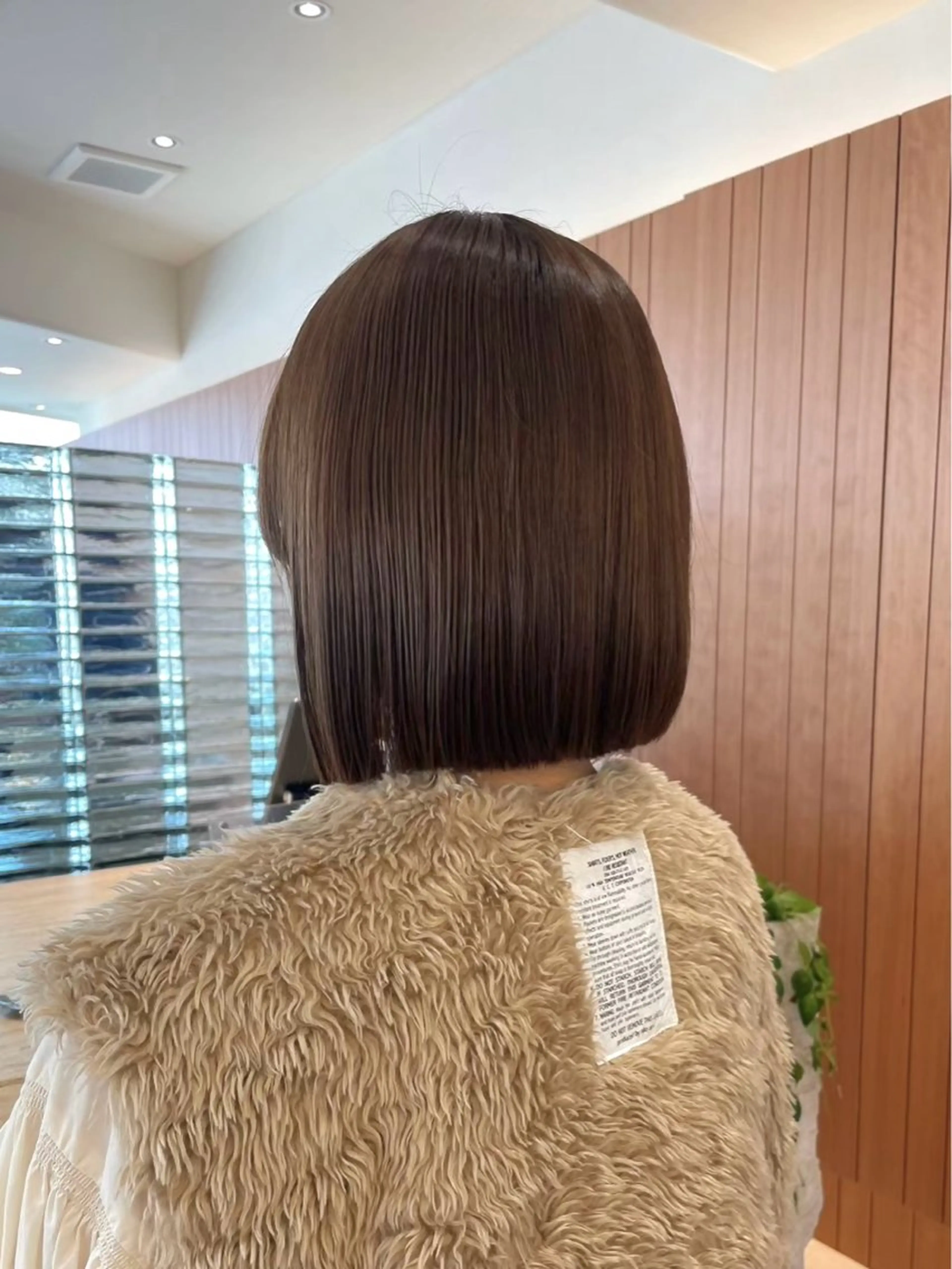 ミディアム カラー 切りっぱなしボブ ブラウンカラー ボブ 髪質改善 外ハネヘア カット ヘアカラー トリートメント 渋谷／タッセルボブ ／顔周り/加邊凌也のヘアスタイル