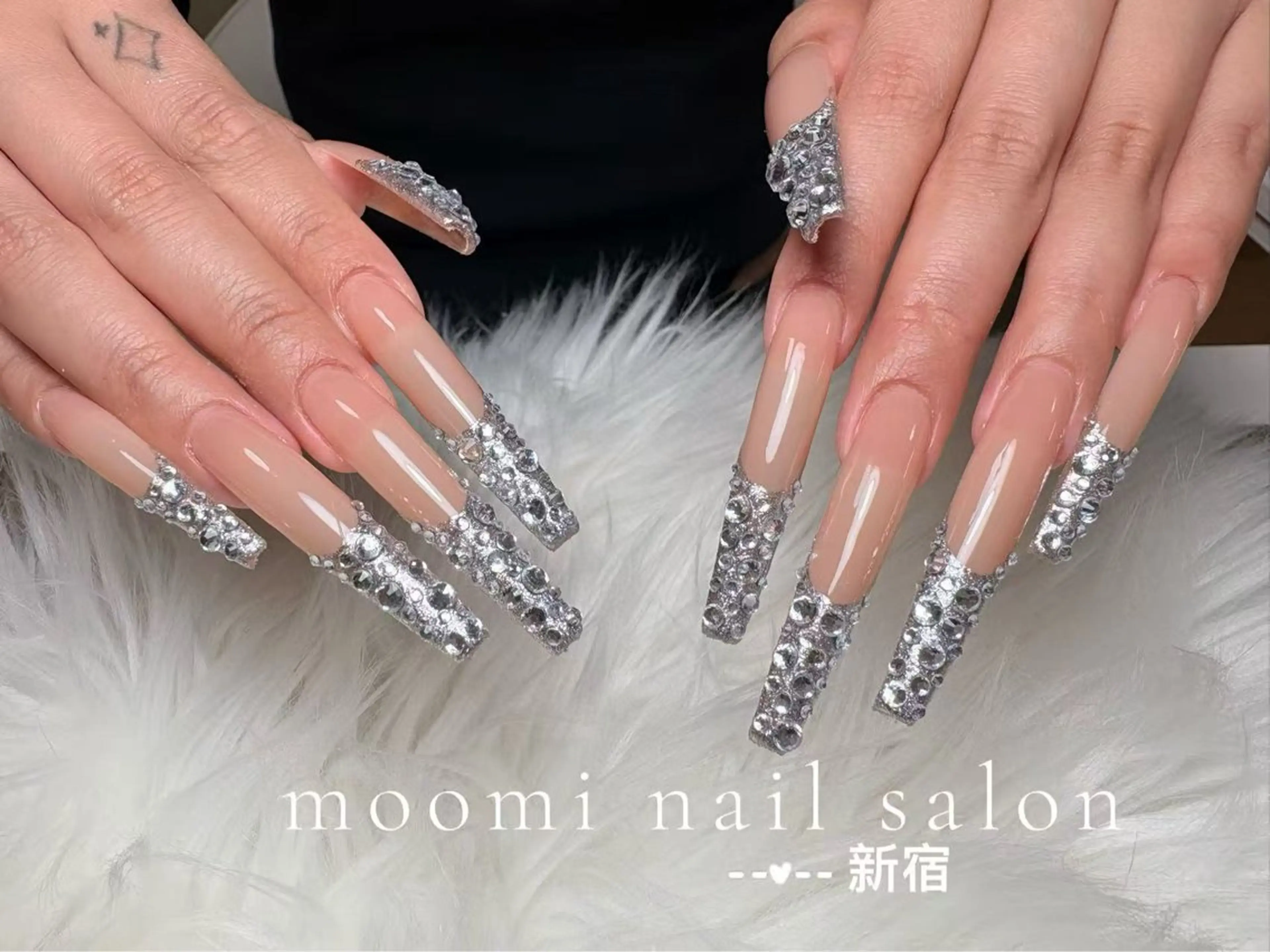 ロング ハンドネイル Moomi nail salonのネイルデザイン