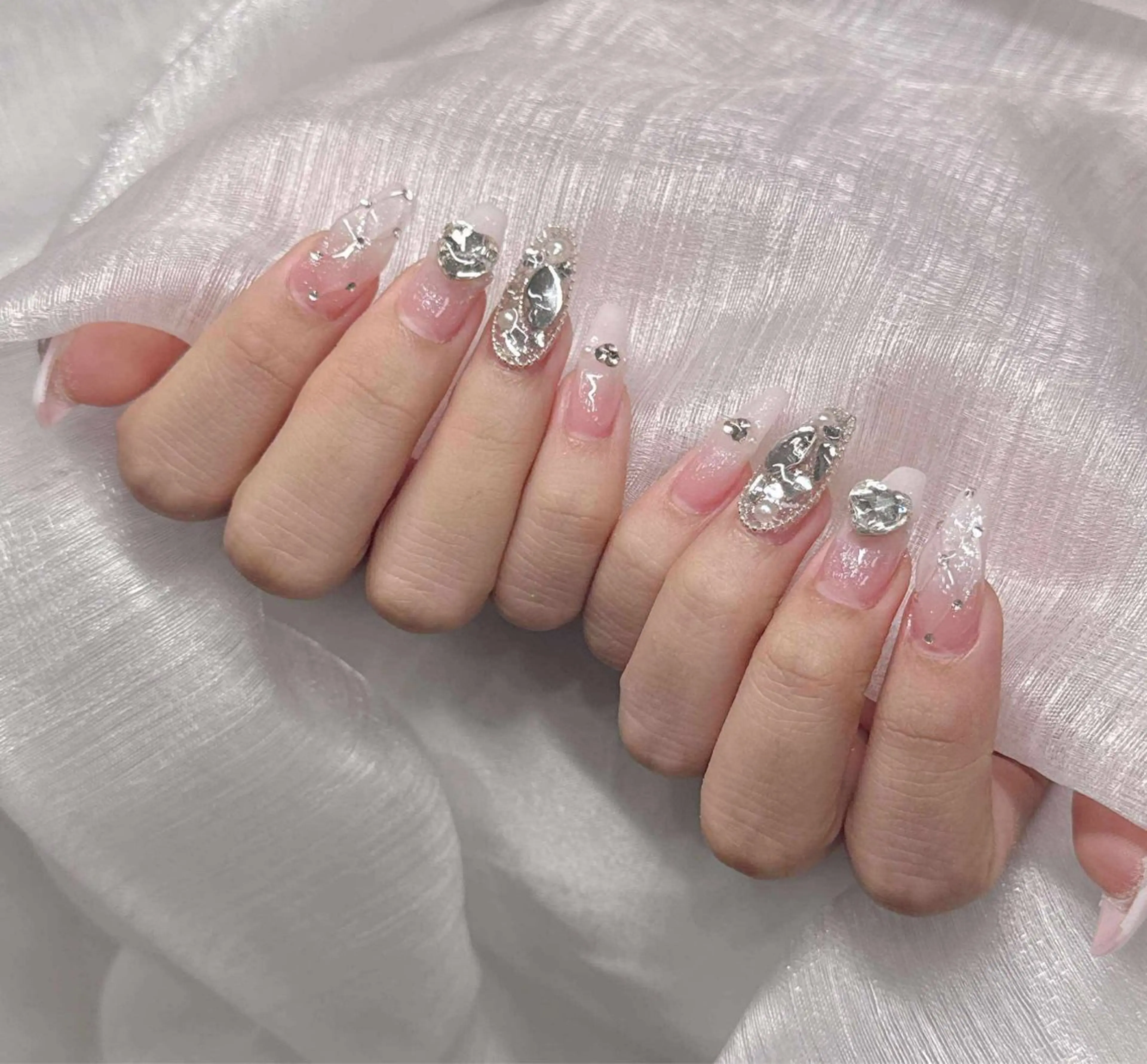 ネイル 長さ出し グラデーション 卒業式 キラキラネイル マグネットネイル ハンドネイル Lee Nailsのネイルデザイン